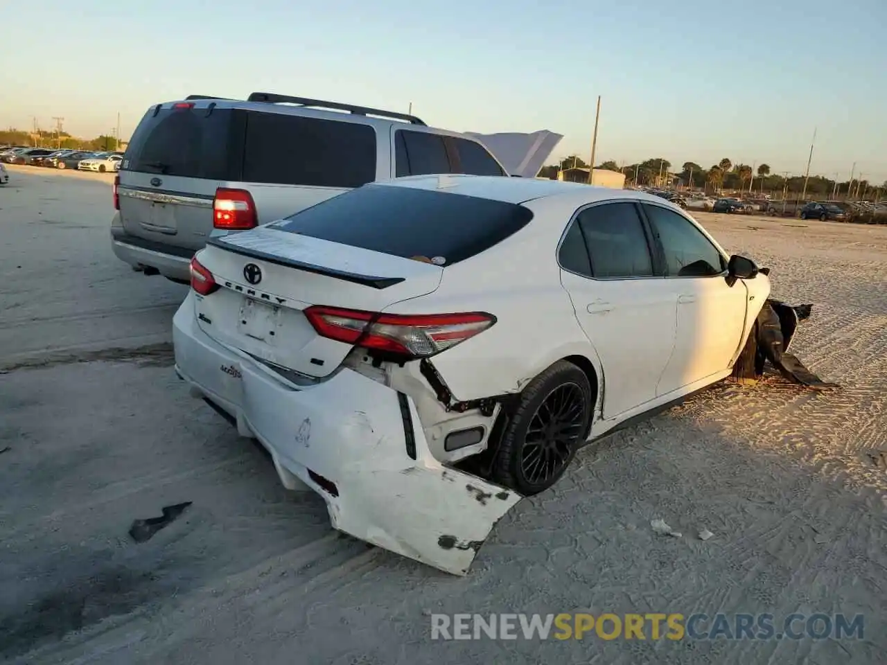 4 Photograph of a damaged car 4T1B11HK6KU172283 TOYOTA CAMRY 2019