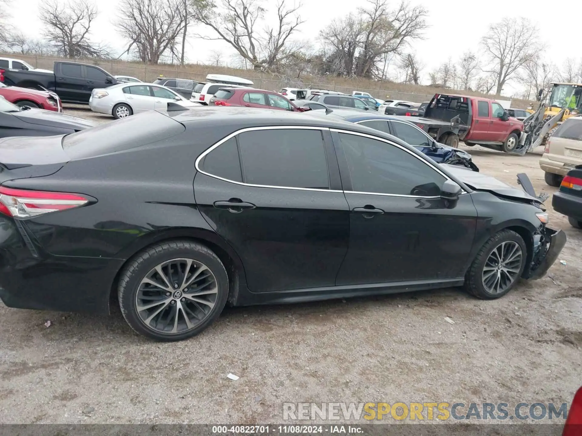 13 Photograph of a damaged car 4T1B11HK6KU173918 TOYOTA CAMRY 2019