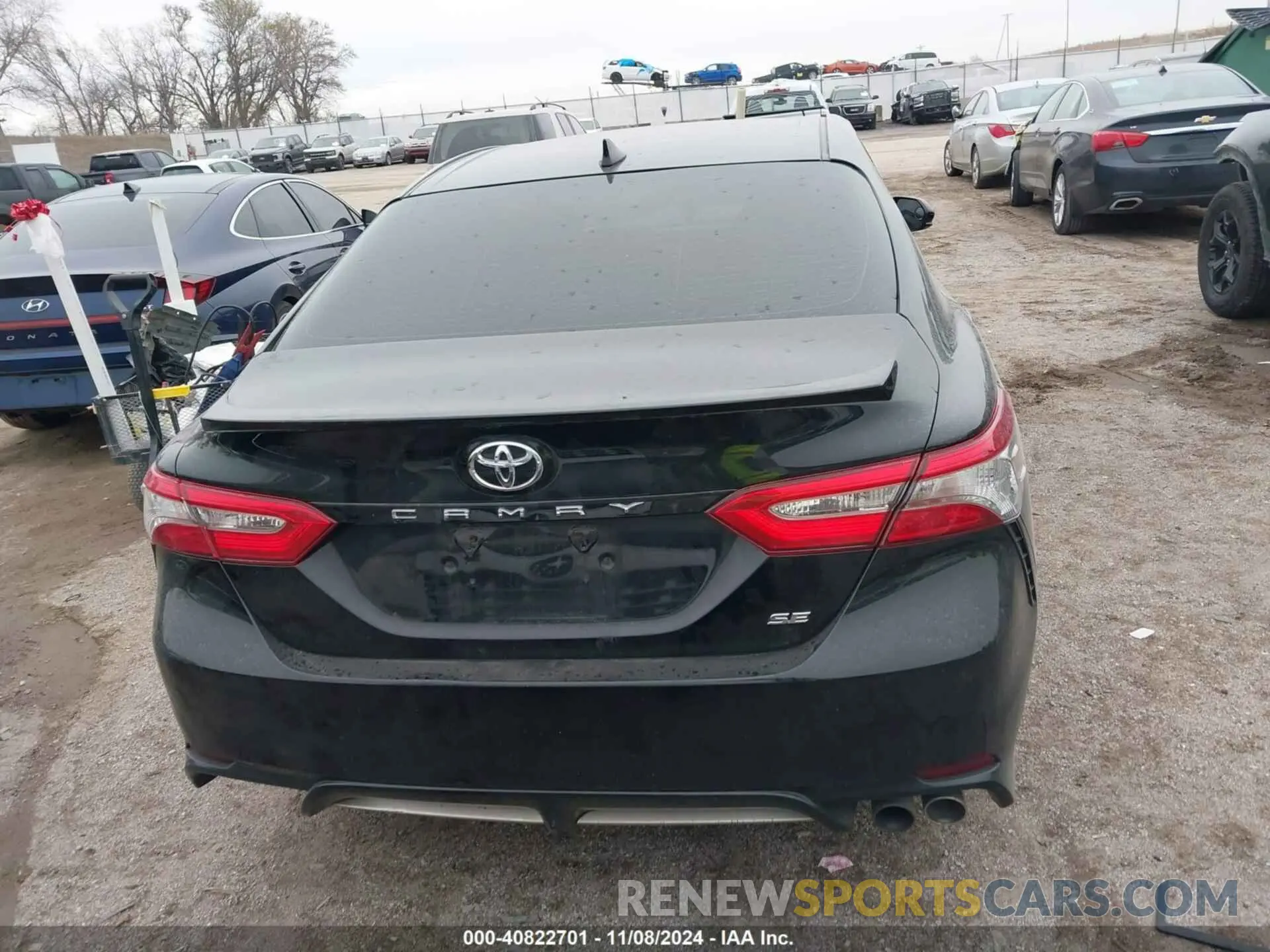 16 Photograph of a damaged car 4T1B11HK6KU173918 TOYOTA CAMRY 2019