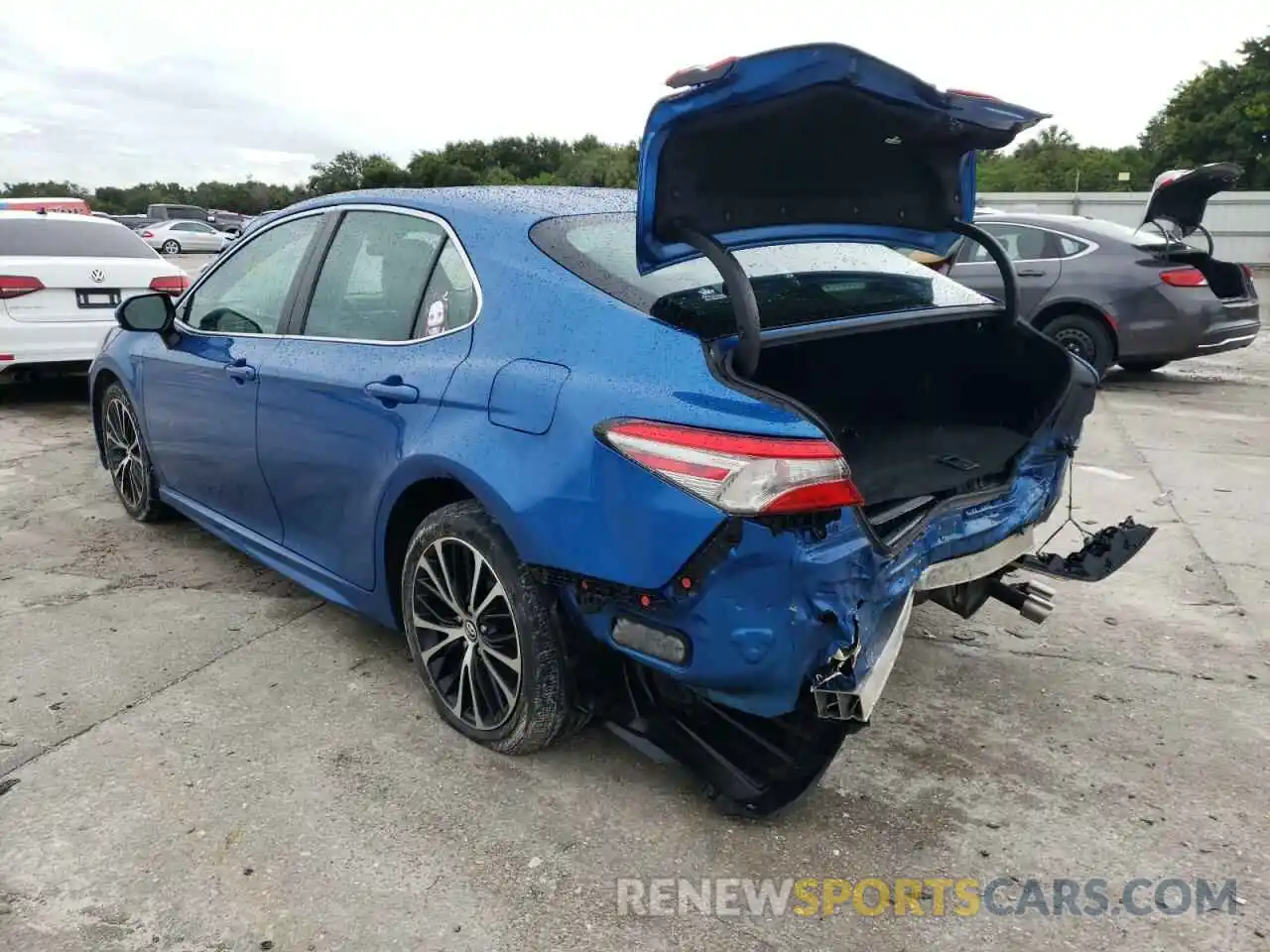 3 Photograph of a damaged car 4T1B11HK6KU178519 TOYOTA CAMRY 2019