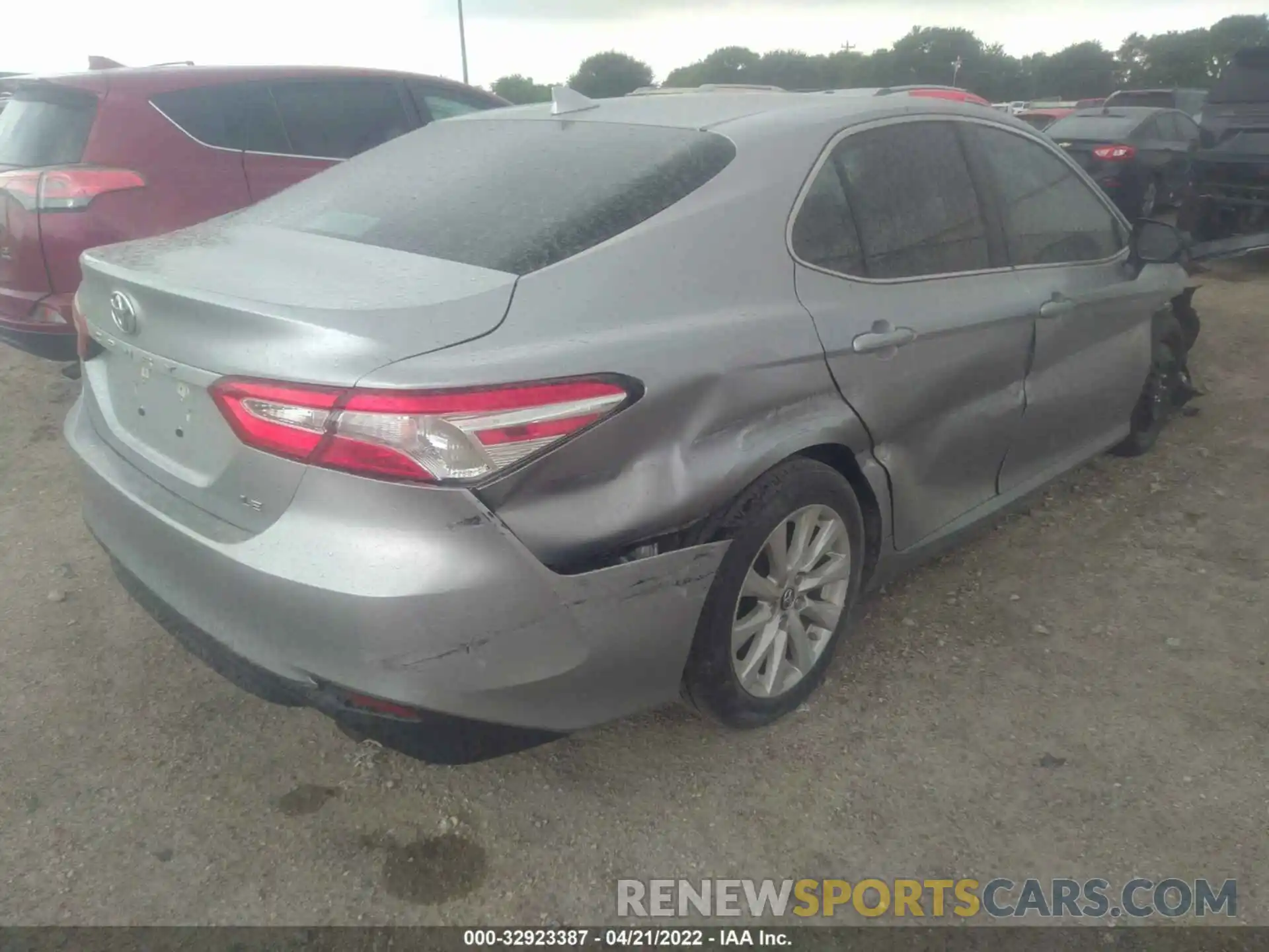 4 Photograph of a damaged car 4T1B11HK6KU184627 TOYOTA CAMRY 2019