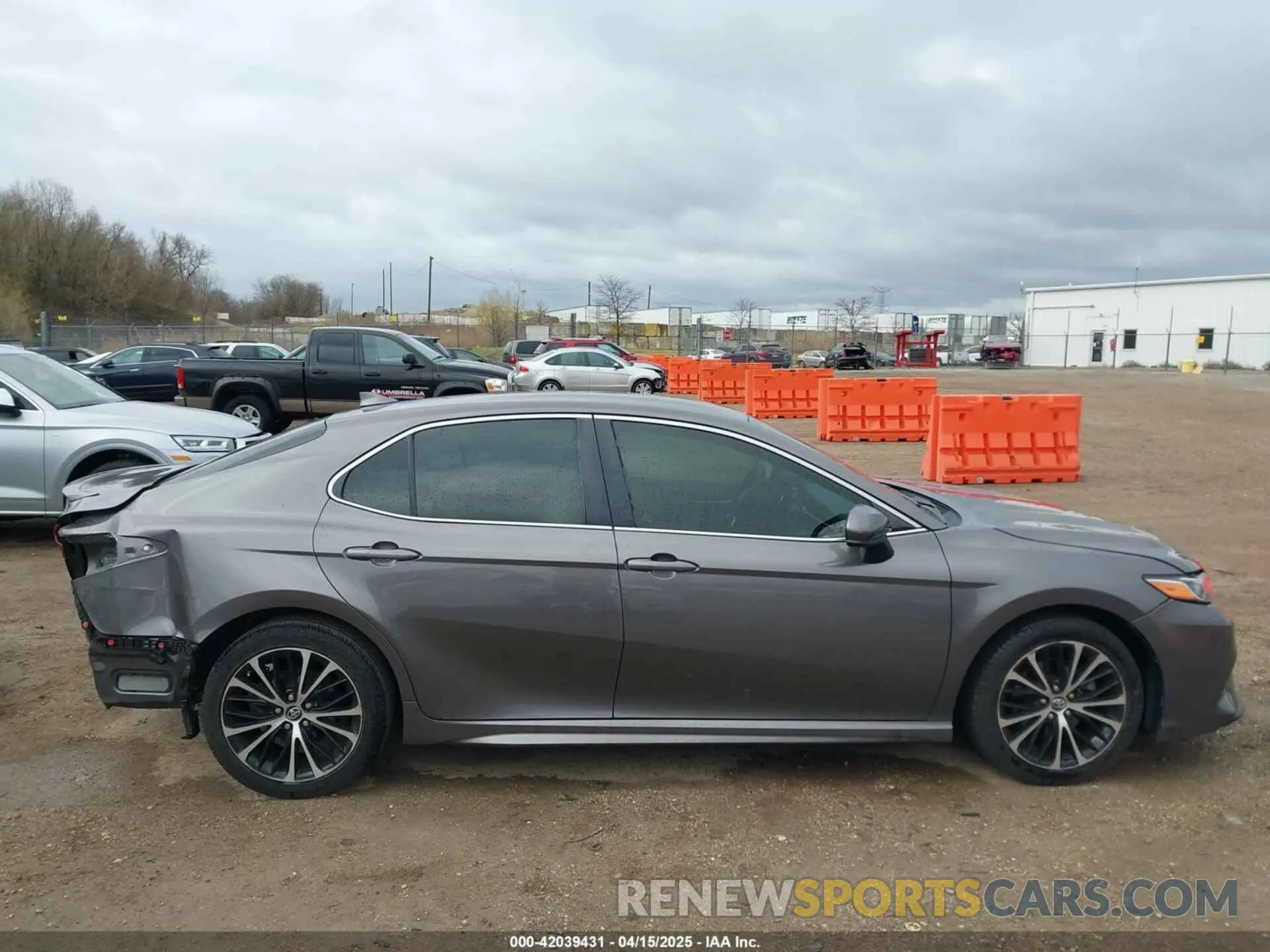 13 Photograph of a damaged car 4T1B11HK6KU193067 TOYOTA CAMRY 2019