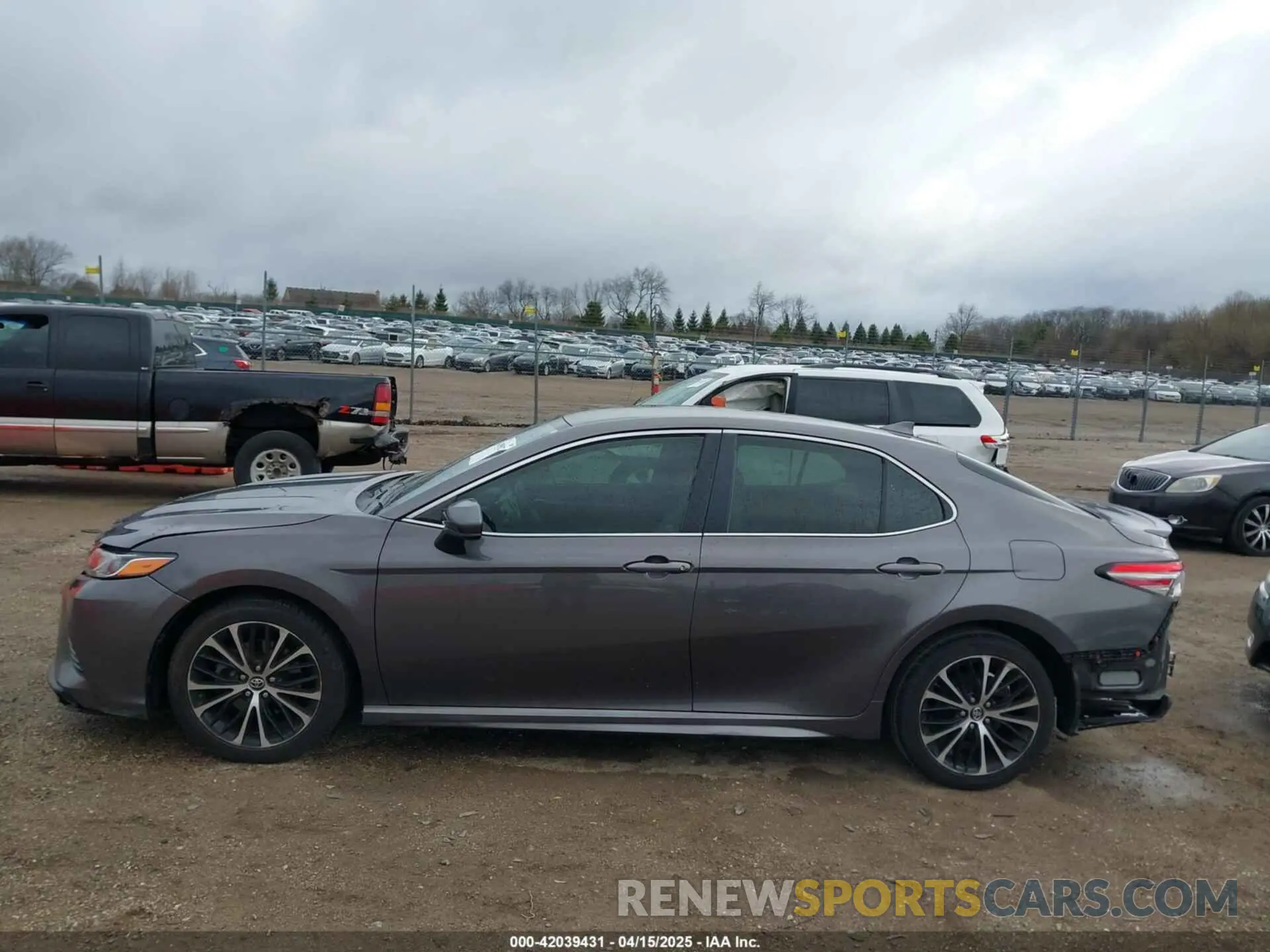 14 Photograph of a damaged car 4T1B11HK6KU193067 TOYOTA CAMRY 2019