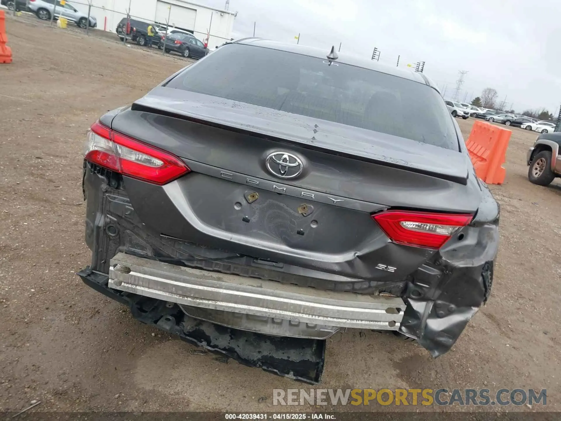 16 Photograph of a damaged car 4T1B11HK6KU193067 TOYOTA CAMRY 2019
