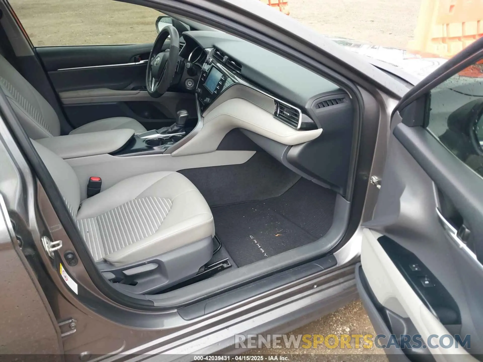 5 Photograph of a damaged car 4T1B11HK6KU193067 TOYOTA CAMRY 2019