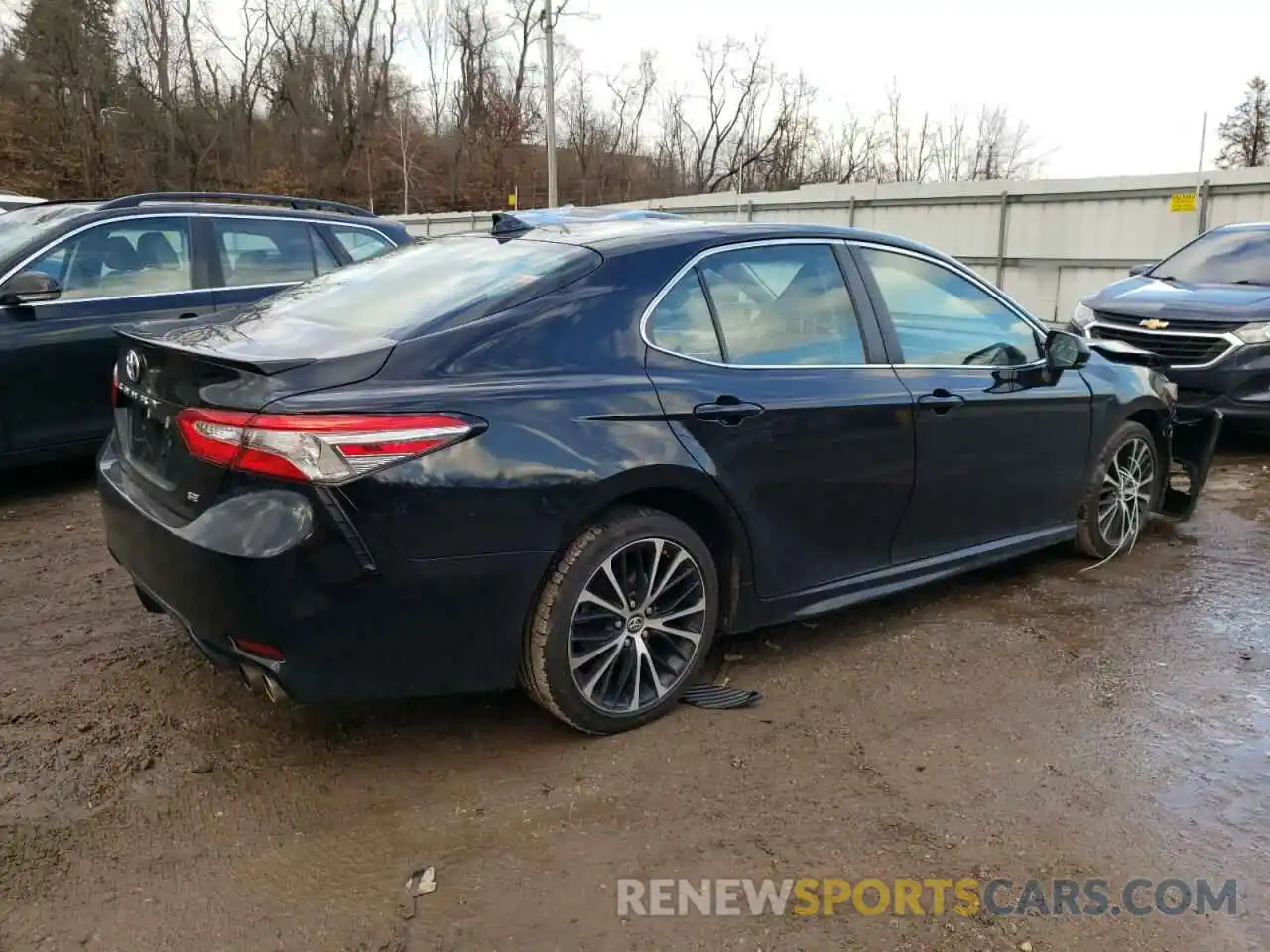 3 Photograph of a damaged car 4T1B11HK6KU198320 TOYOTA CAMRY 2019