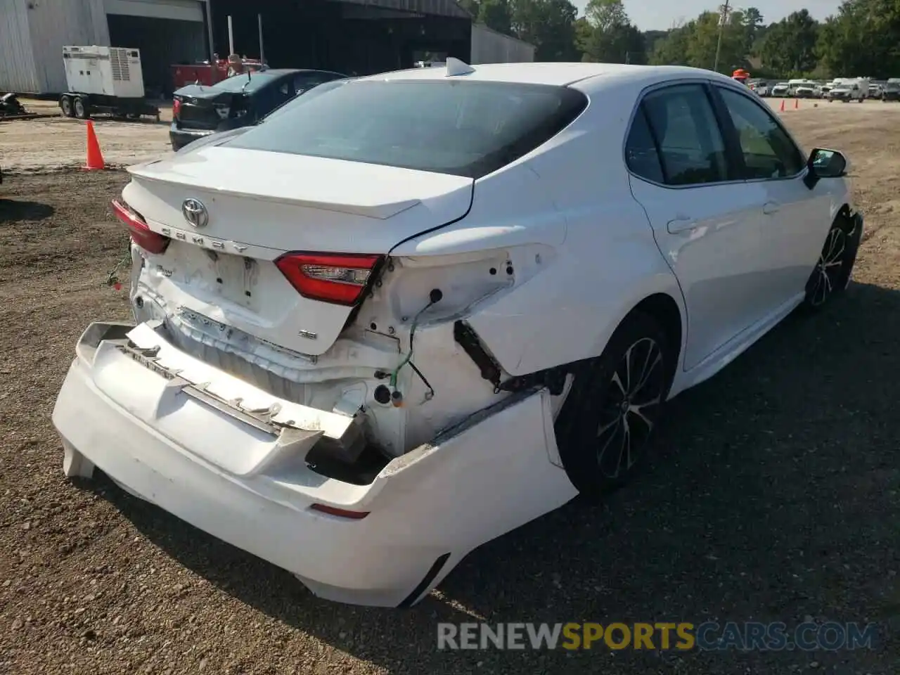 4 Photograph of a damaged car 4T1B11HK6KU201135 TOYOTA CAMRY 2019