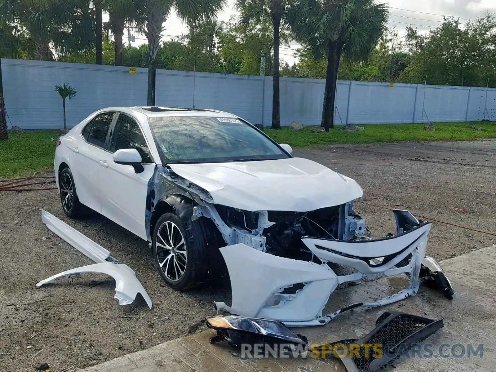 1 Photograph of a damaged car 4T1B11HK6KU203838 TOYOTA CAMRY 2019