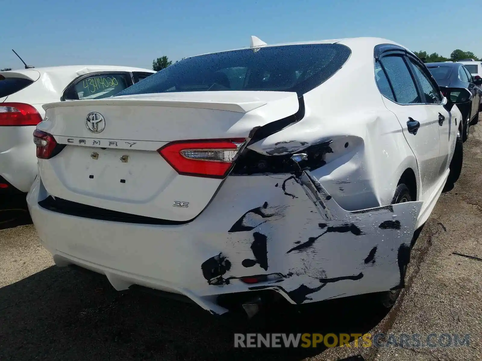 4 Photograph of a damaged car 4T1B11HK6KU204875 TOYOTA CAMRY 2019