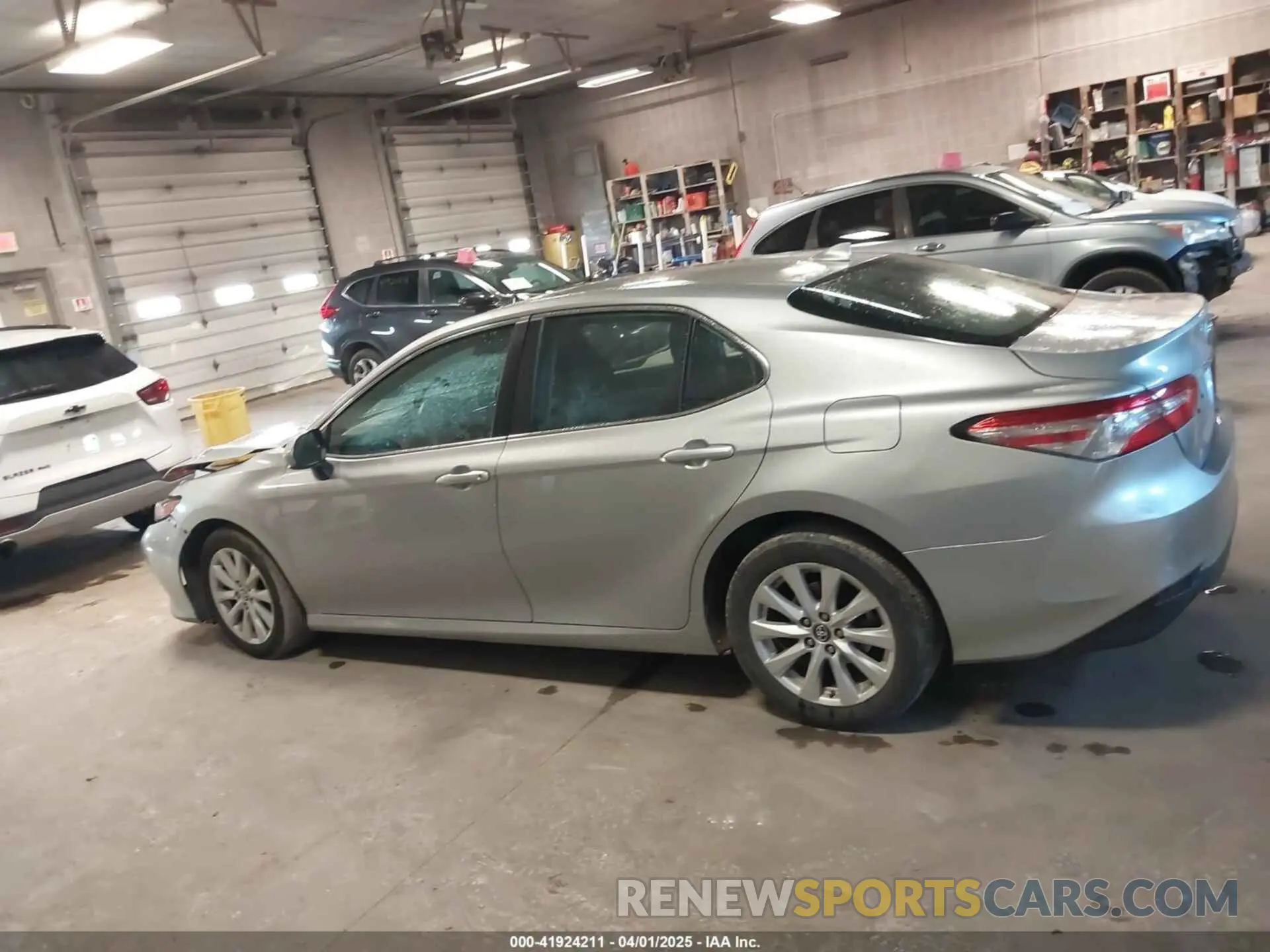 14 Photograph of a damaged car 4T1B11HK6KU210613 TOYOTA CAMRY 2019