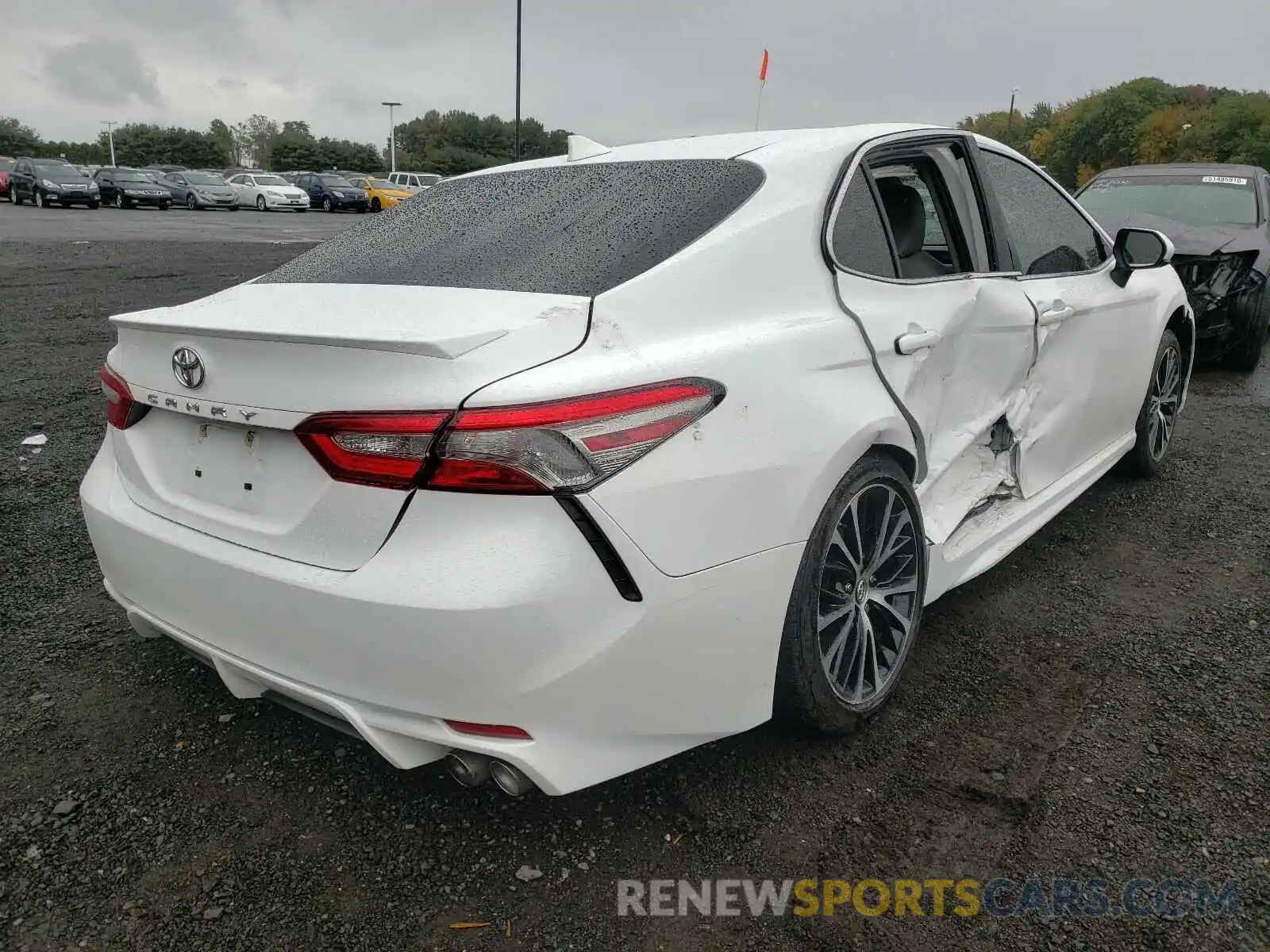 4 Photograph of a damaged car 4T1B11HK6KU213575 TOYOTA CAMRY 2019