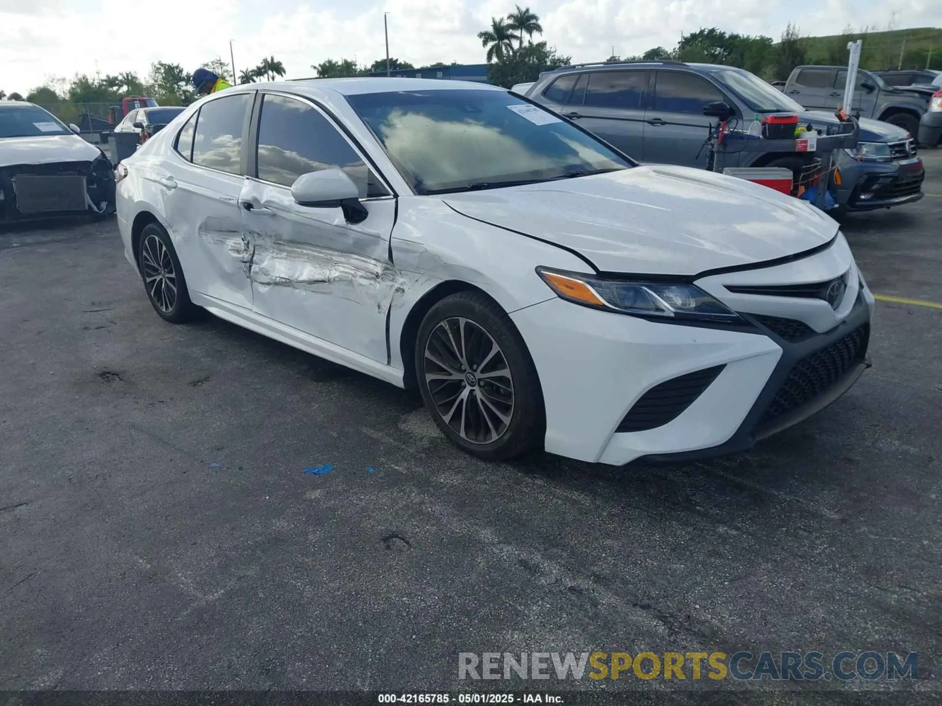 1 Photograph of a damaged car 4T1B11HK6KU230652 TOYOTA CAMRY 2019