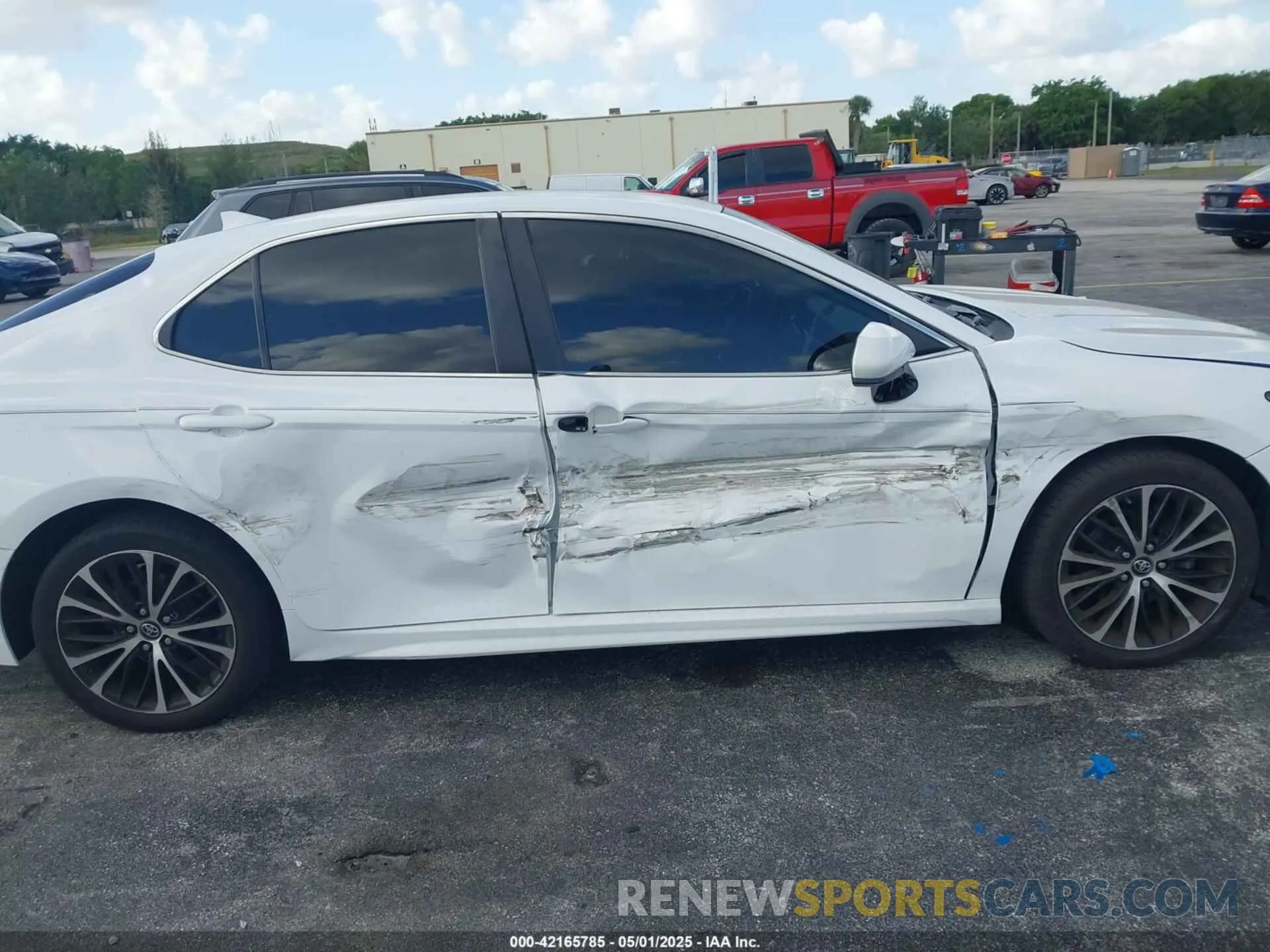 13 Photograph of a damaged car 4T1B11HK6KU230652 TOYOTA CAMRY 2019