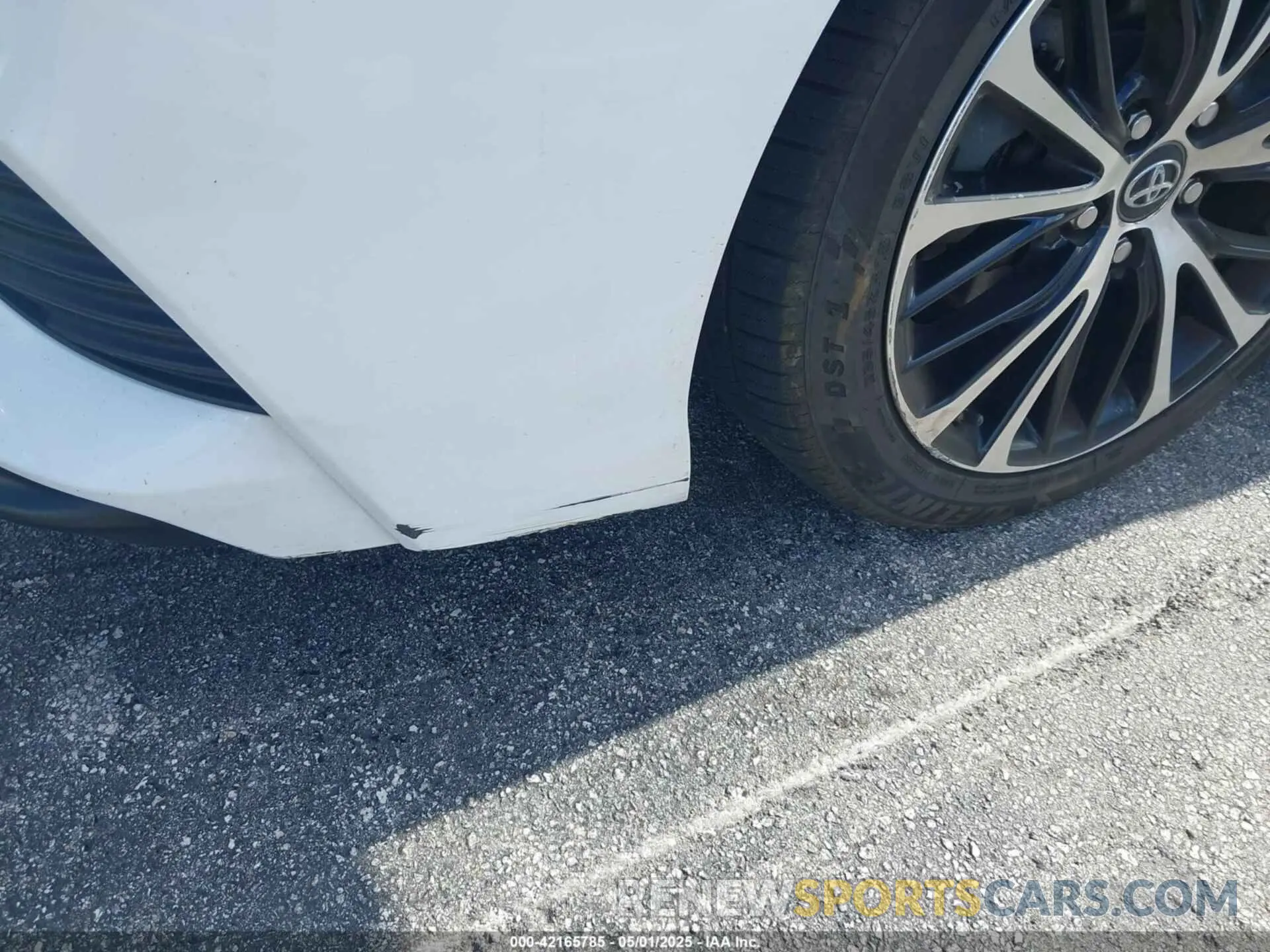 17 Photograph of a damaged car 4T1B11HK6KU230652 TOYOTA CAMRY 2019