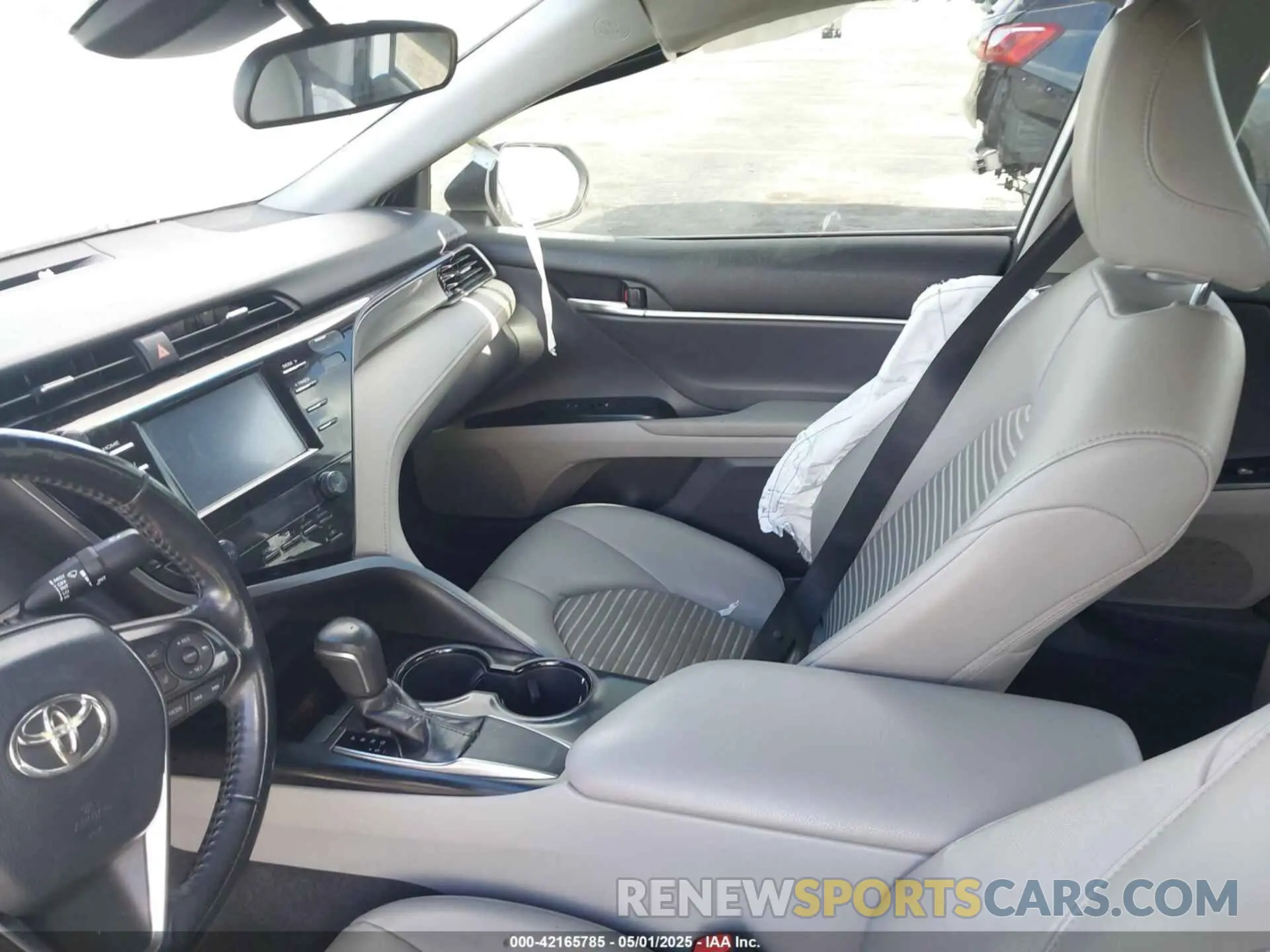 5 Photograph of a damaged car 4T1B11HK6KU230652 TOYOTA CAMRY 2019