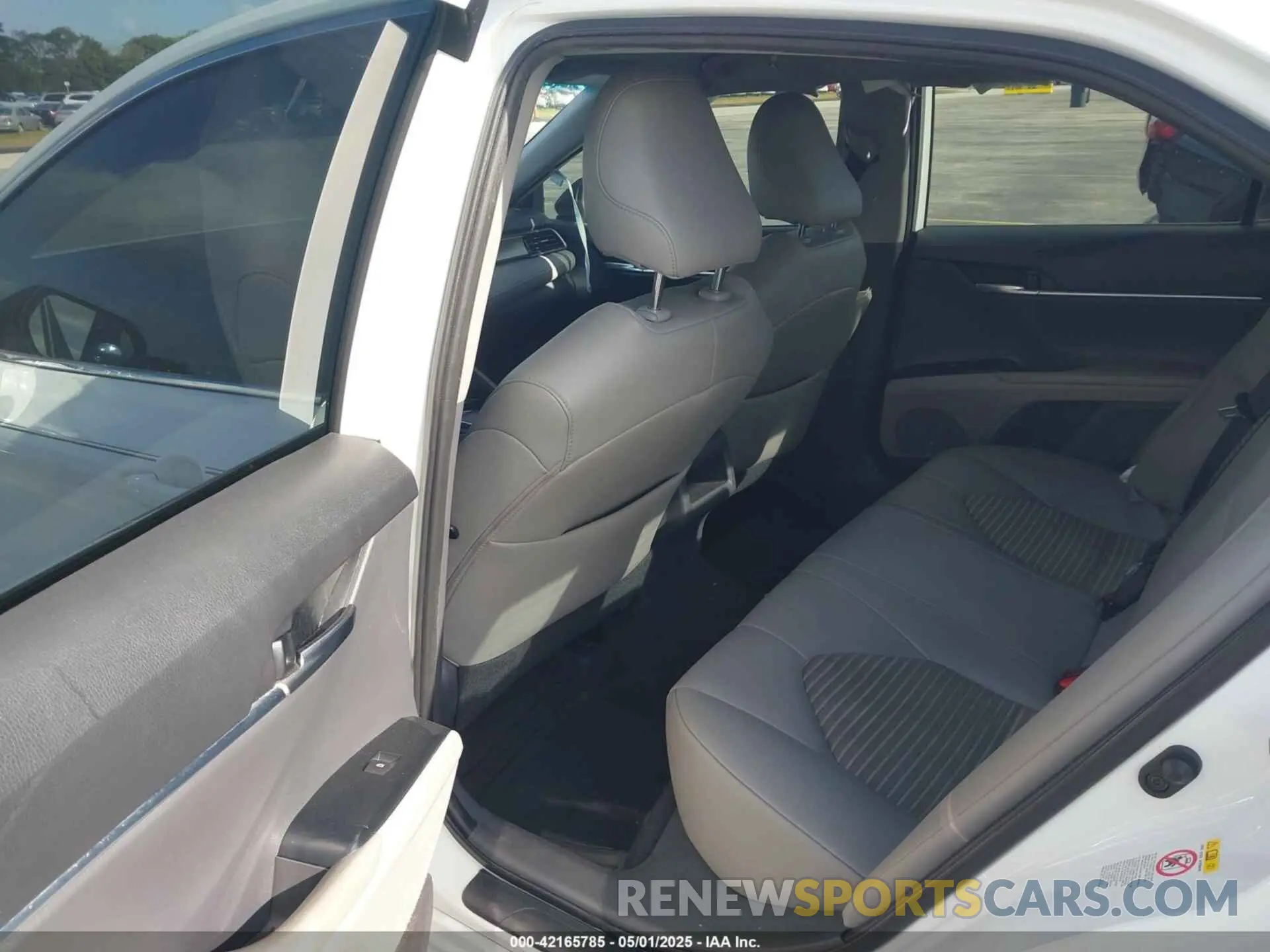 8 Photograph of a damaged car 4T1B11HK6KU230652 TOYOTA CAMRY 2019