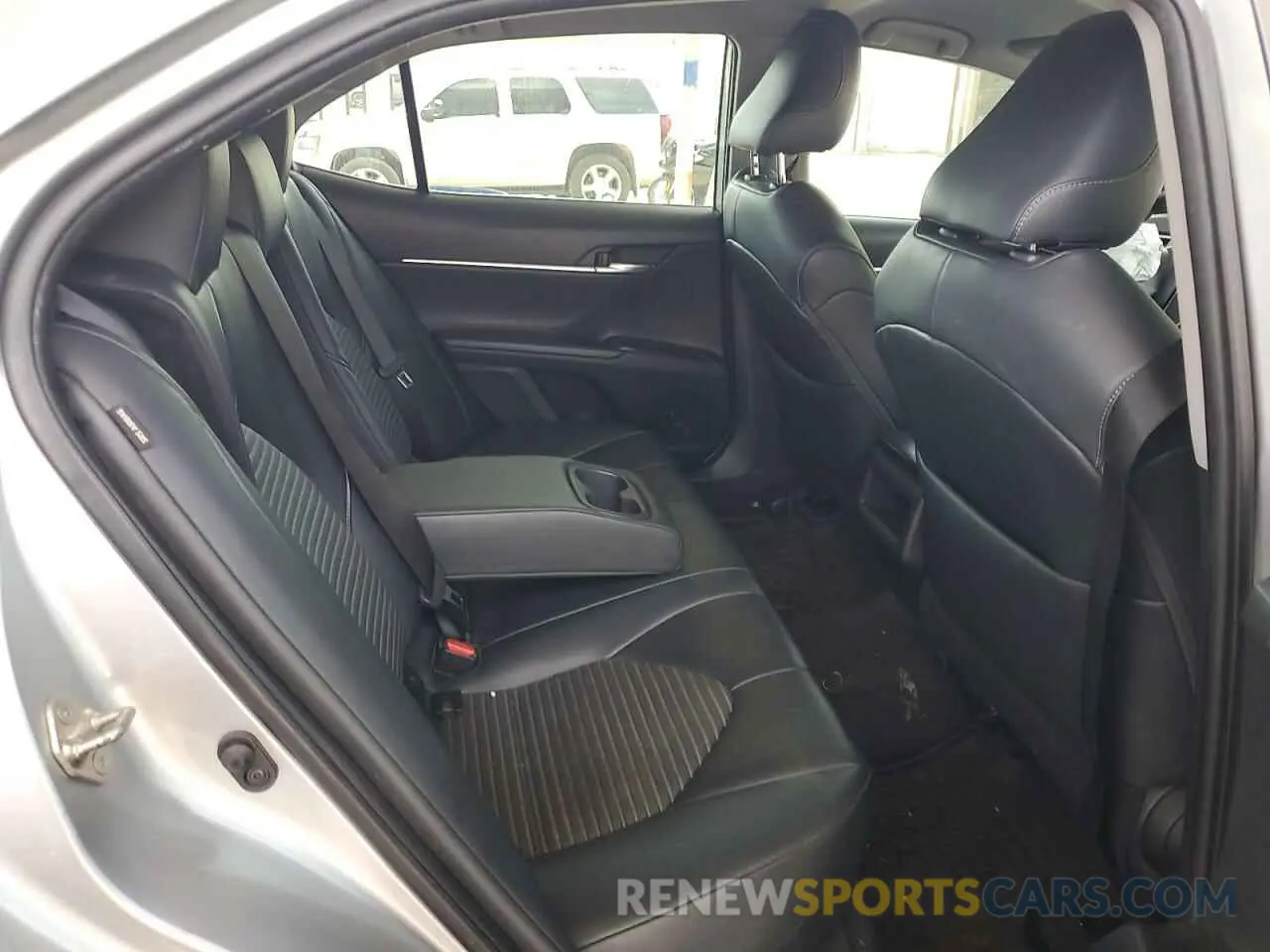 10 Photograph of a damaged car 4T1B11HK6KU258385 TOYOTA CAMRY 2019