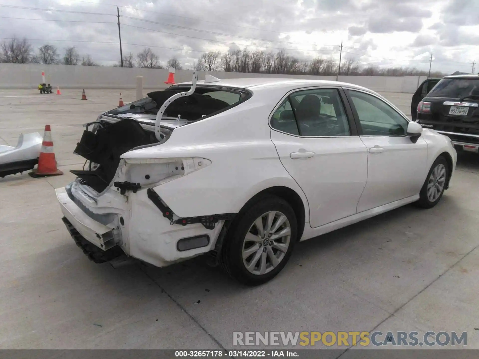 4 Photograph of a damaged car 4T1B11HK6KU258452 TOYOTA CAMRY 2019