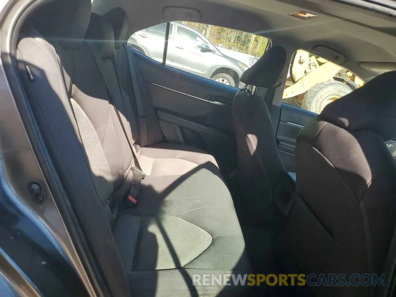10 Photograph of a damaged car 4T1B11HK6KU261884 TOYOTA CAMRY 2019
