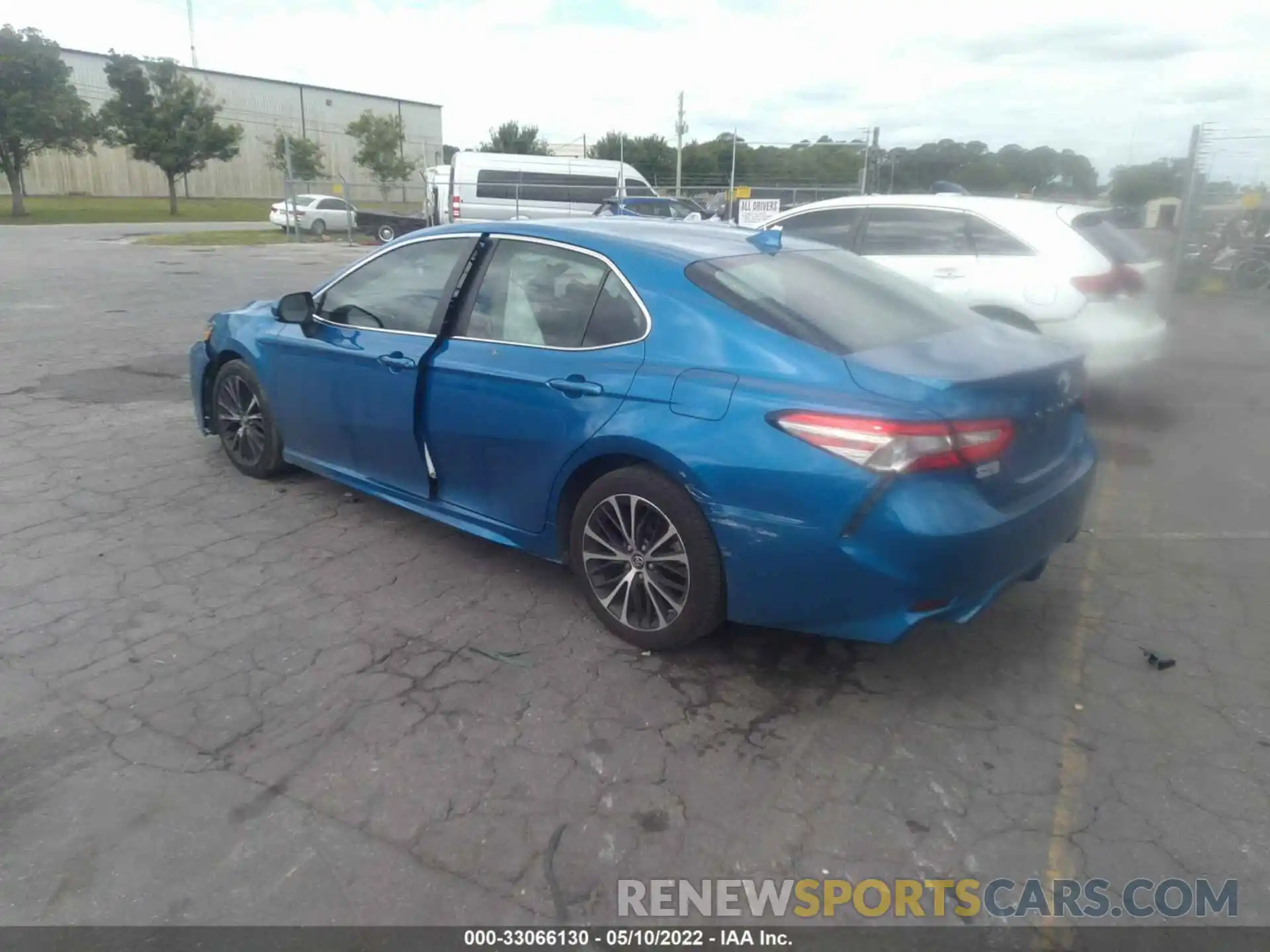 3 Photograph of a damaged car 4T1B11HK6KU273713 TOYOTA CAMRY 2019