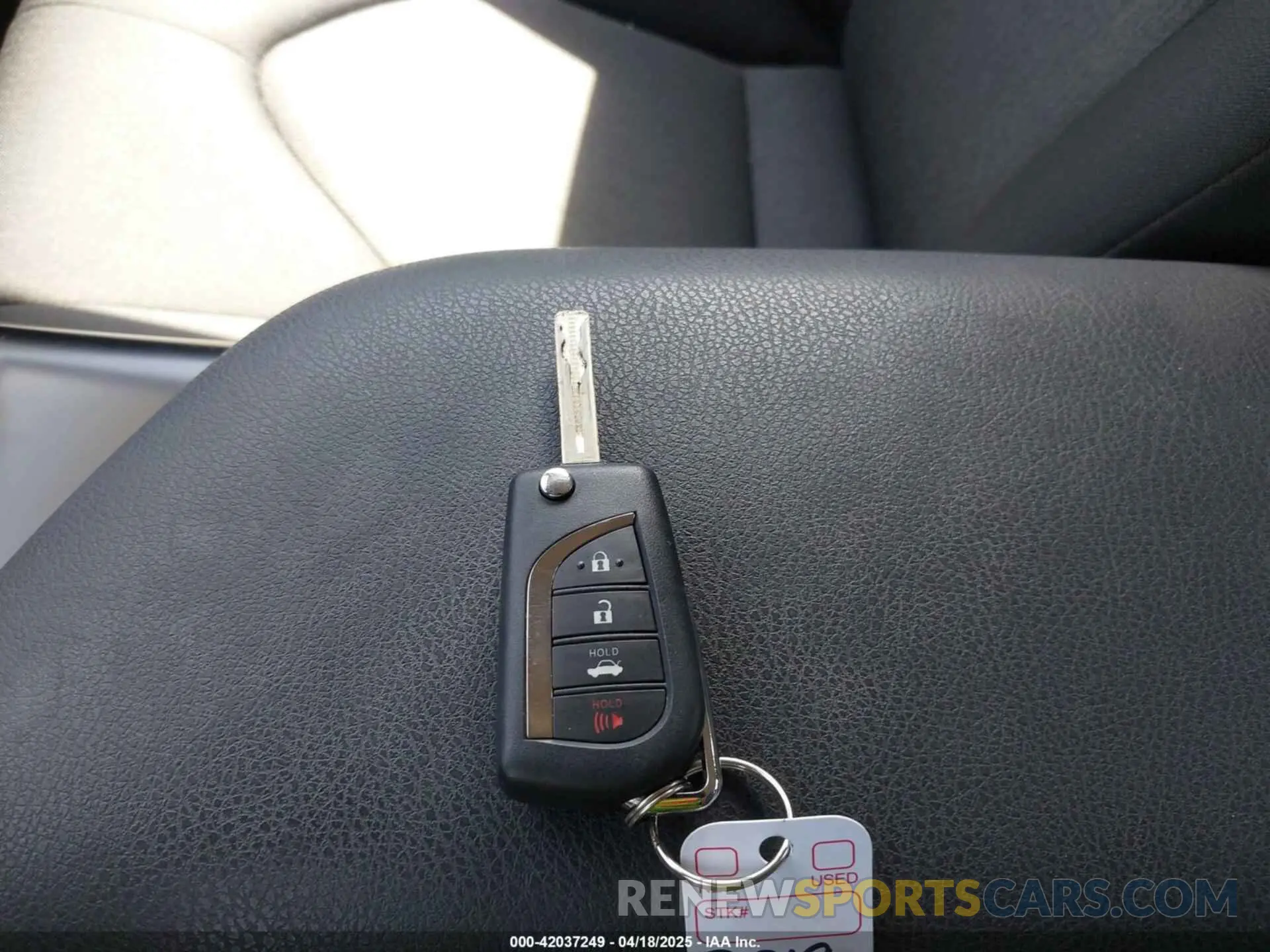 11 Photograph of a damaged car 4T1B11HK6KU276644 TOYOTA CAMRY 2019
