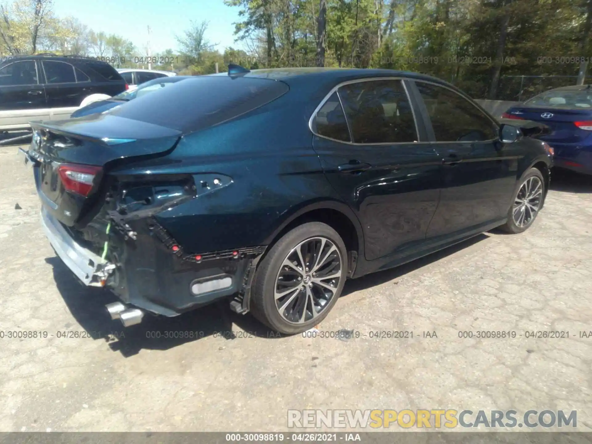 4 Photograph of a damaged car 4T1B11HK6KU276966 TOYOTA CAMRY 2019