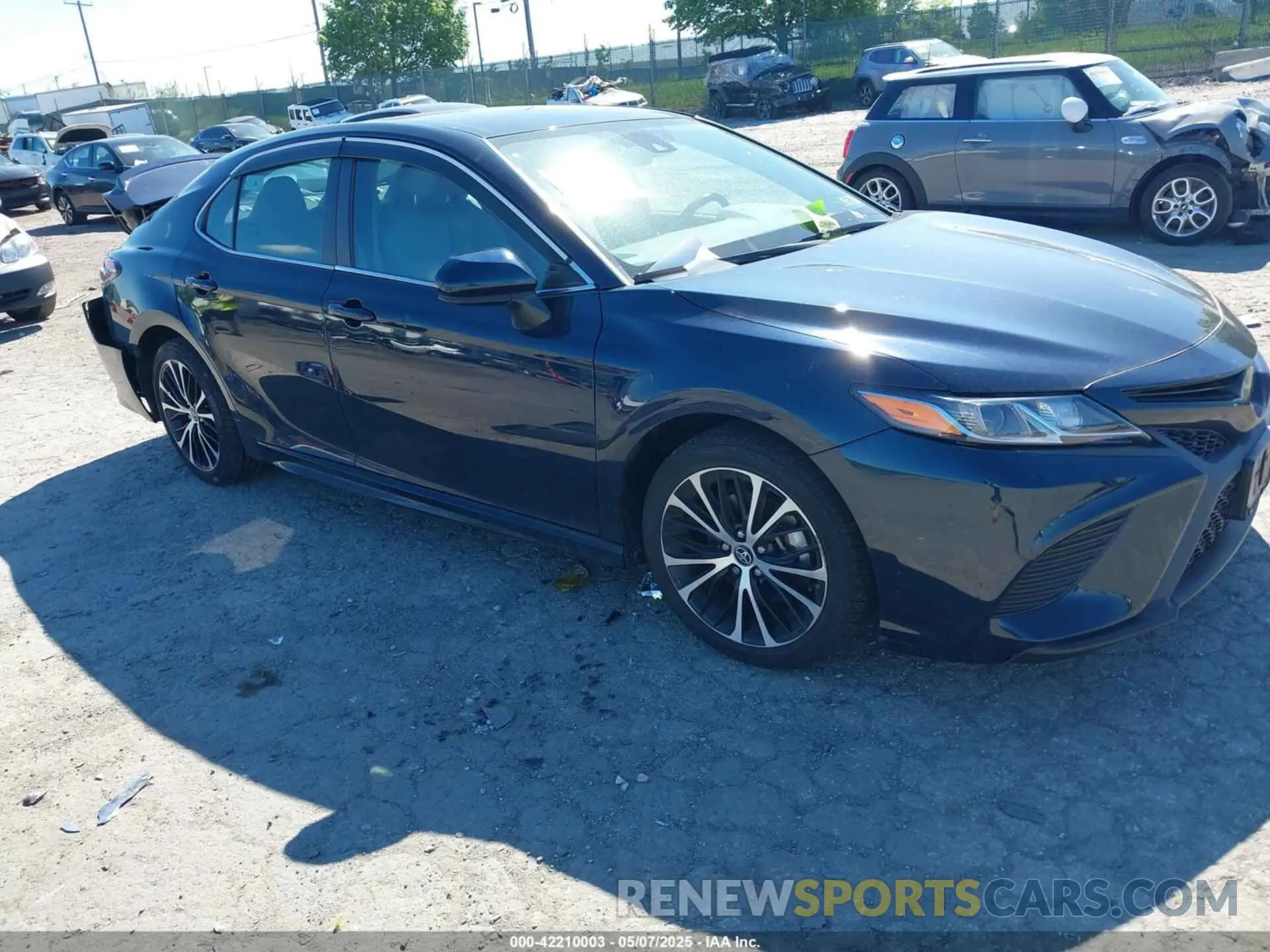 1 Photograph of a damaged car 4T1B11HK6KU283500 TOYOTA CAMRY 2019