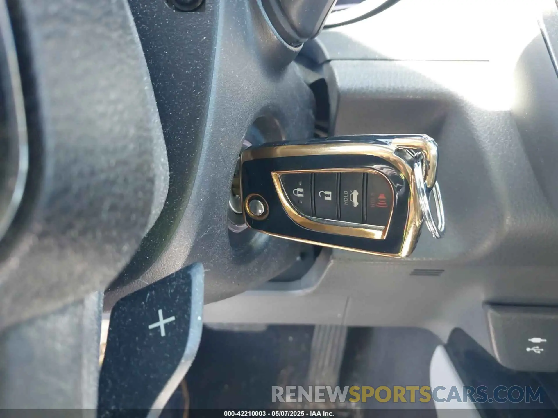 11 Photograph of a damaged car 4T1B11HK6KU283500 TOYOTA CAMRY 2019