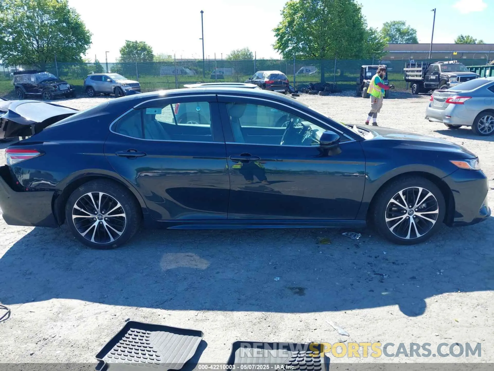 13 Photograph of a damaged car 4T1B11HK6KU283500 TOYOTA CAMRY 2019