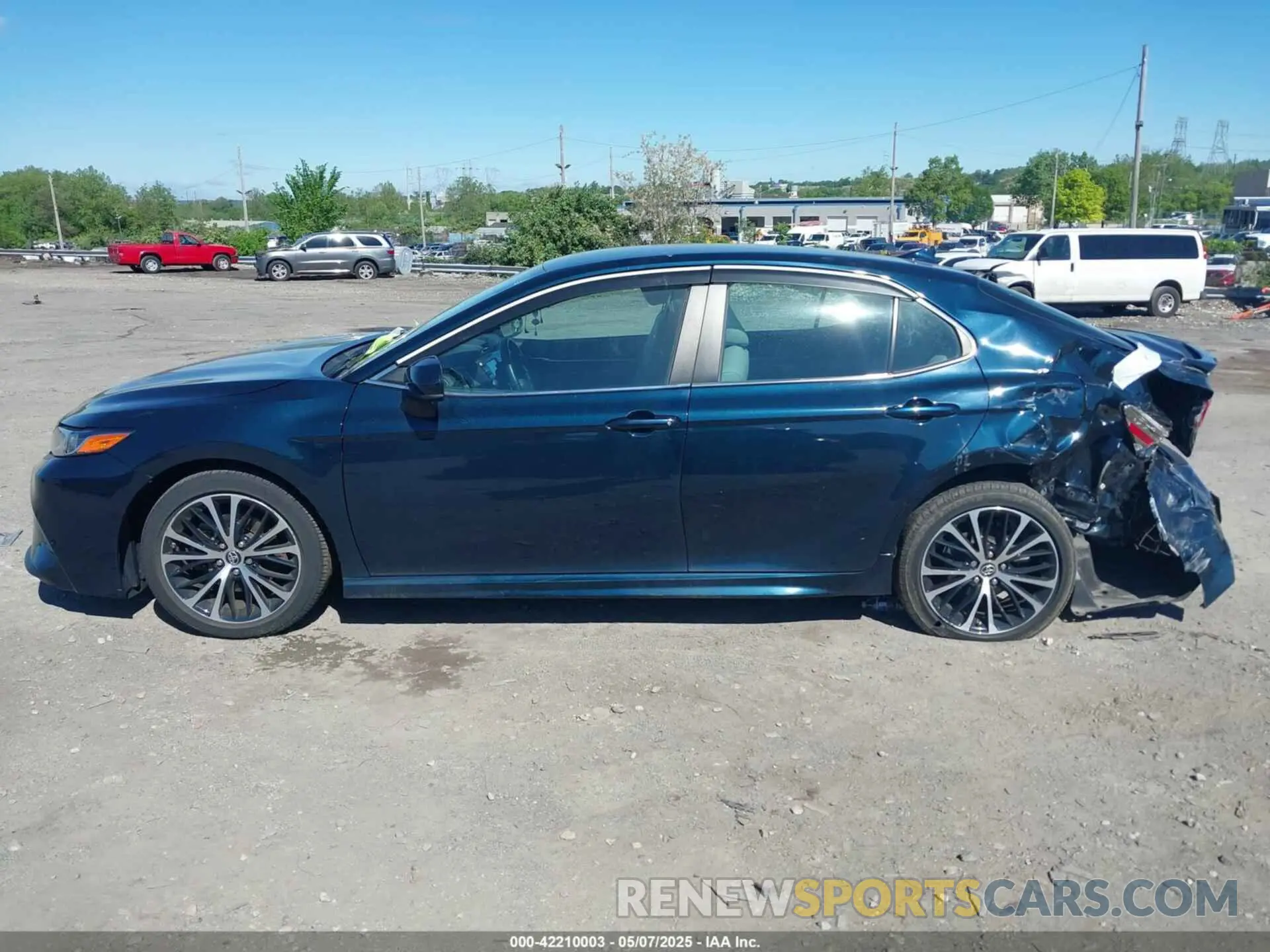 14 Photograph of a damaged car 4T1B11HK6KU283500 TOYOTA CAMRY 2019