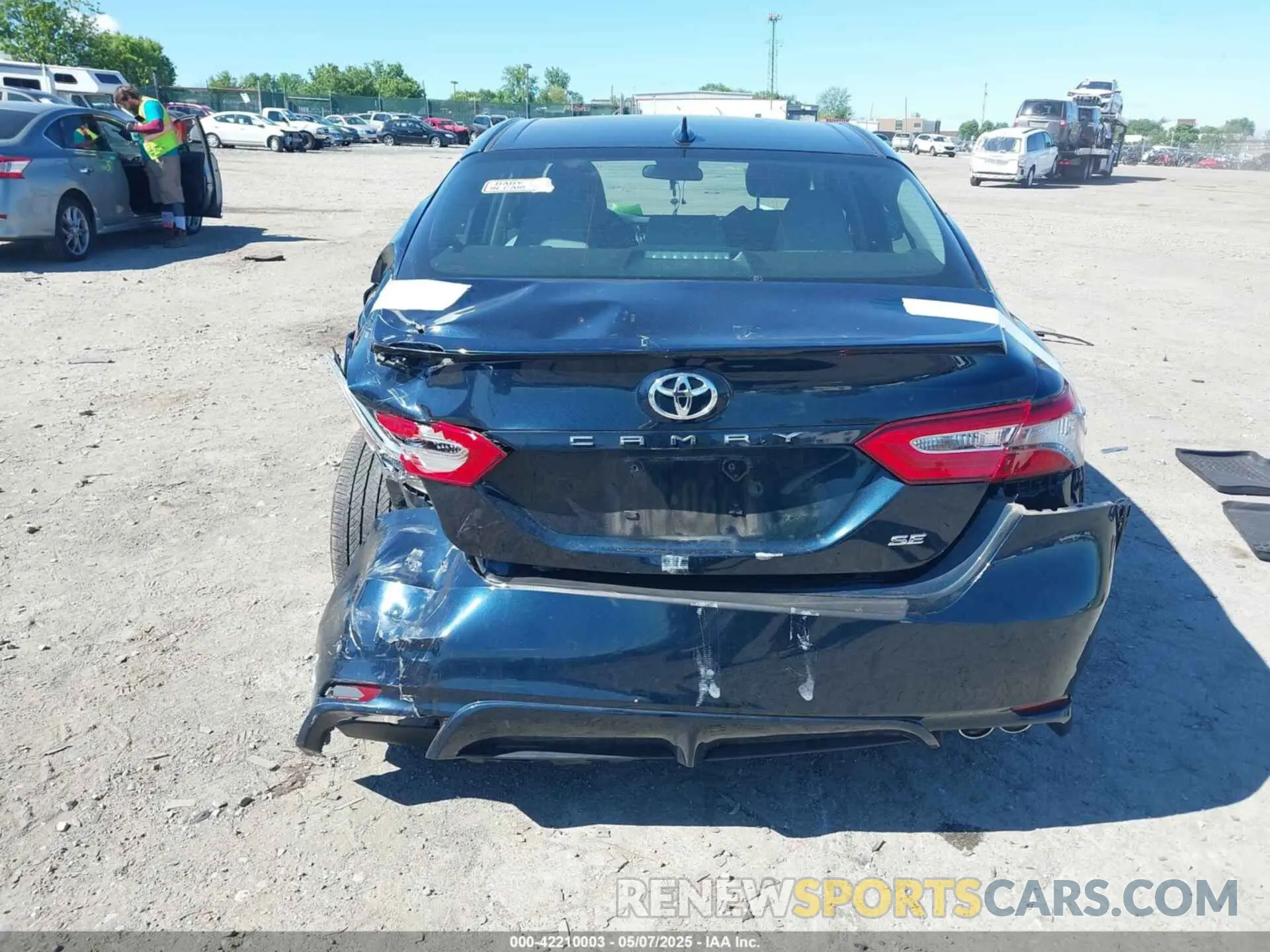 16 Photograph of a damaged car 4T1B11HK6KU283500 TOYOTA CAMRY 2019