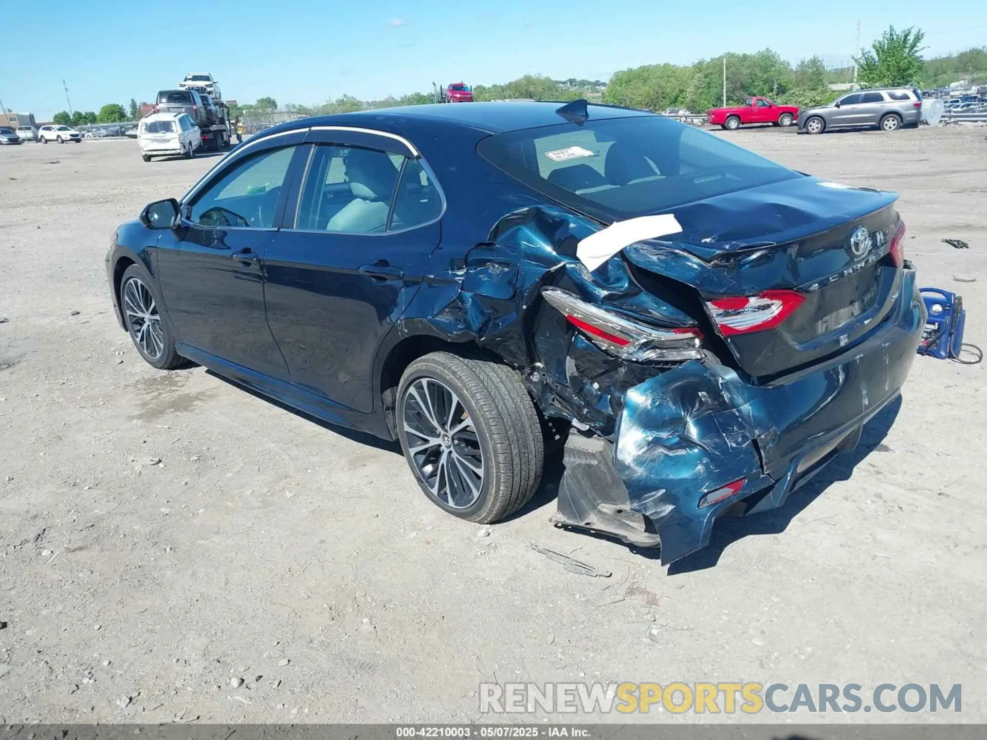 3 Photograph of a damaged car 4T1B11HK6KU283500 TOYOTA CAMRY 2019