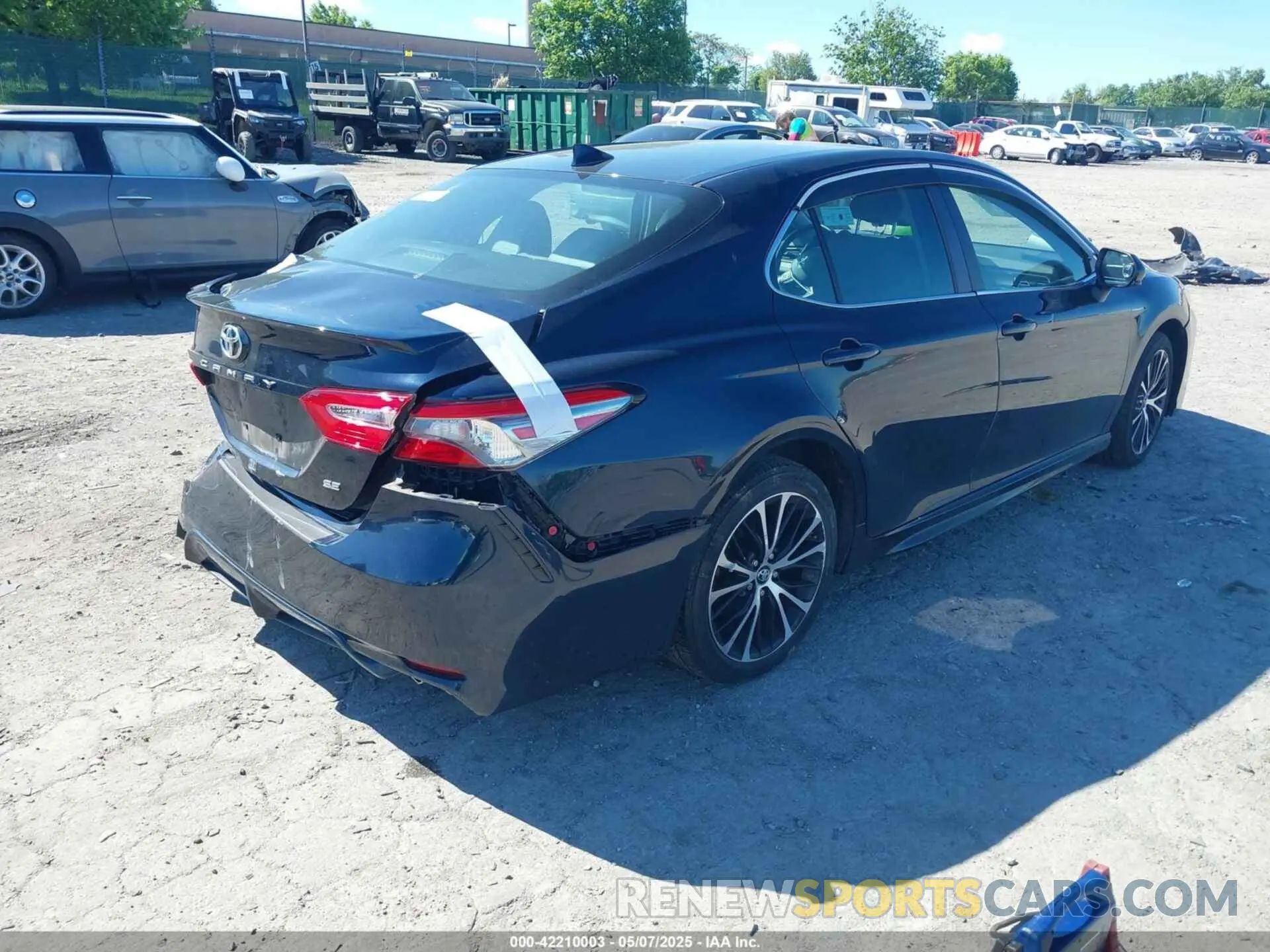 4 Photograph of a damaged car 4T1B11HK6KU283500 TOYOTA CAMRY 2019