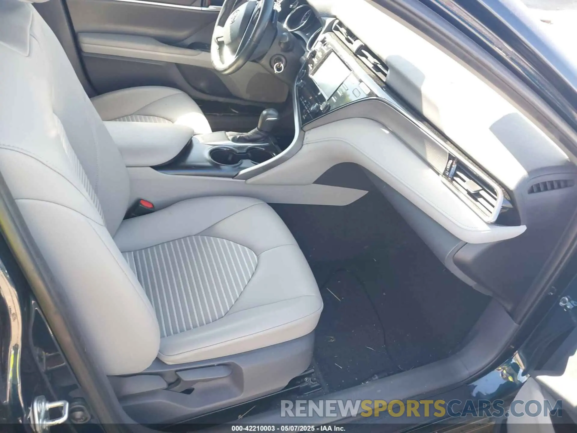 5 Photograph of a damaged car 4T1B11HK6KU283500 TOYOTA CAMRY 2019