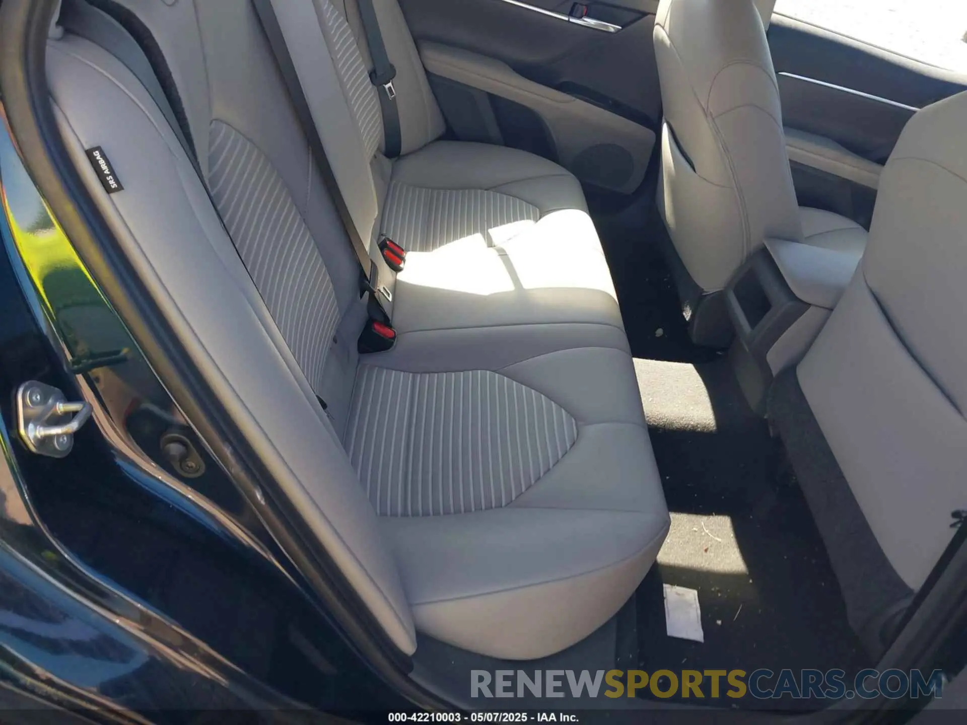 8 Photograph of a damaged car 4T1B11HK6KU283500 TOYOTA CAMRY 2019