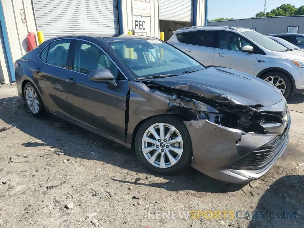 4 Photograph of a damaged car 4T1B11HK6KU284341 TOYOTA CAMRY 2019