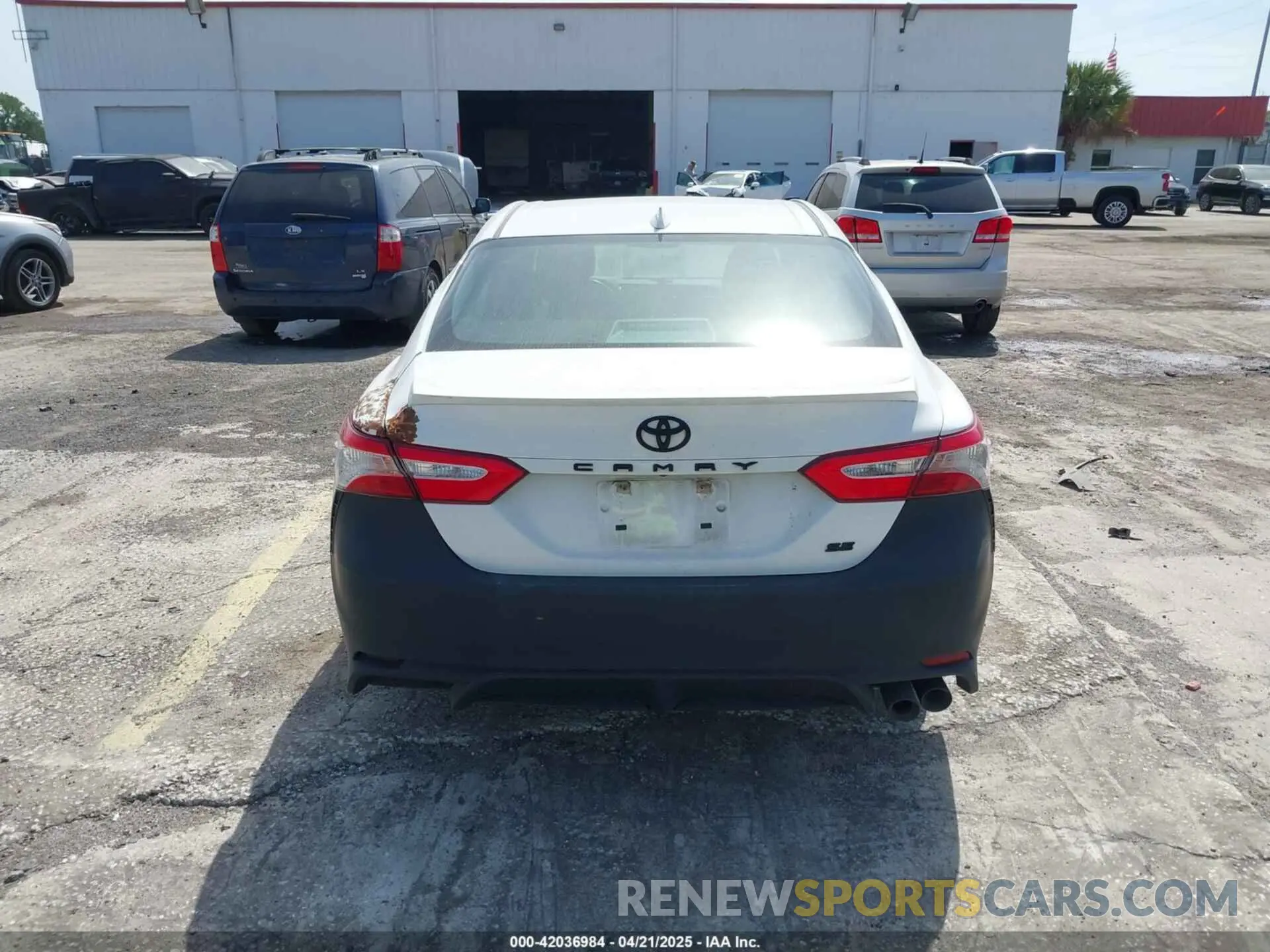16 Photograph of a damaged car 4T1B11HK6KU288602 TOYOTA CAMRY 2019