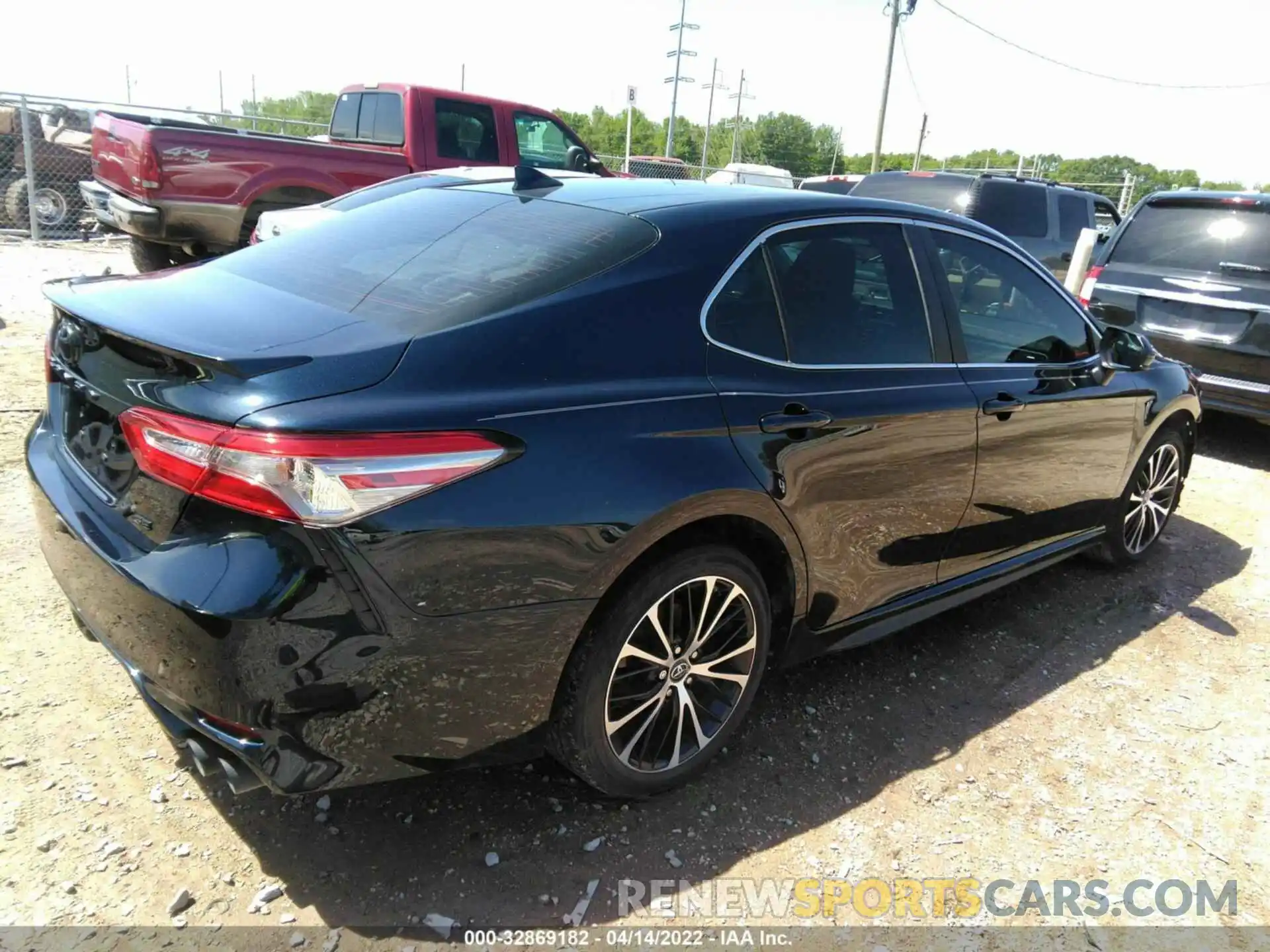 4 Photograph of a damaged car 4T1B11HK6KU291905 TOYOTA CAMRY 2019