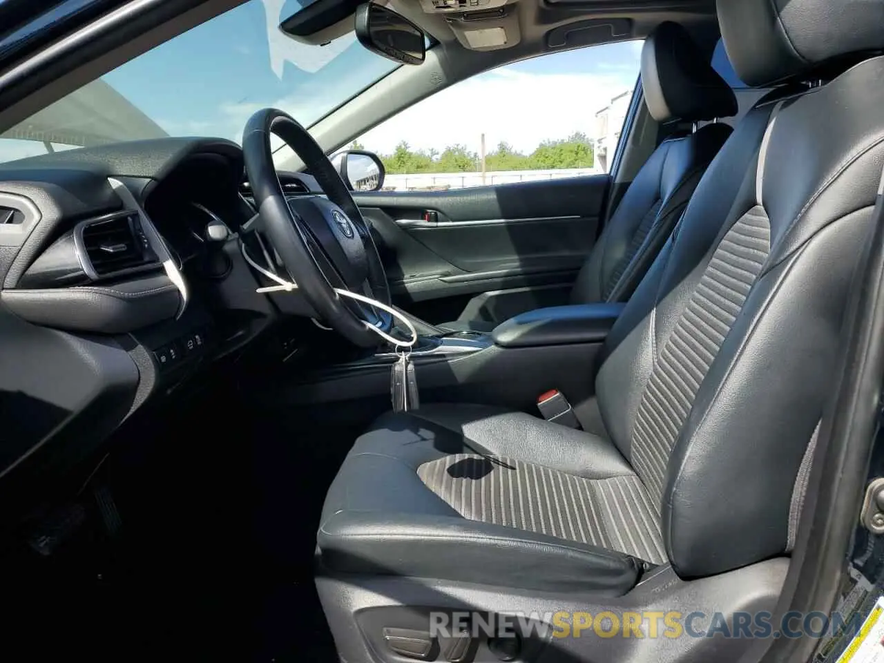 7 Photograph of a damaged car 4T1B11HK6KU679006 TOYOTA CAMRY 2019