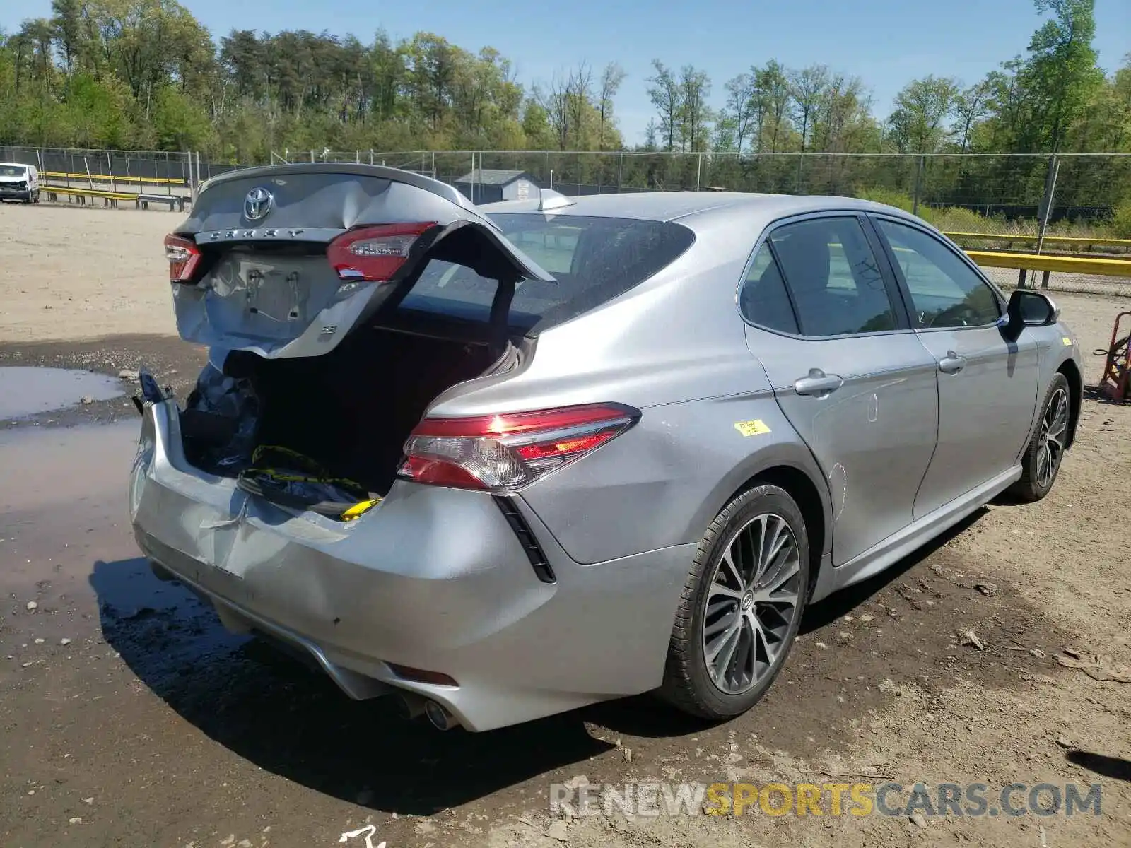 4 Photograph of a damaged car 4T1B11HK6KU681029 TOYOTA CAMRY 2019