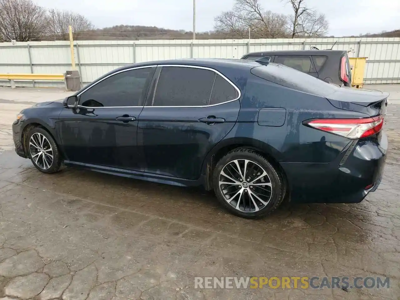 2 Photograph of a damaged car 4T1B11HK6KU684318 TOYOTA CAMRY 2019