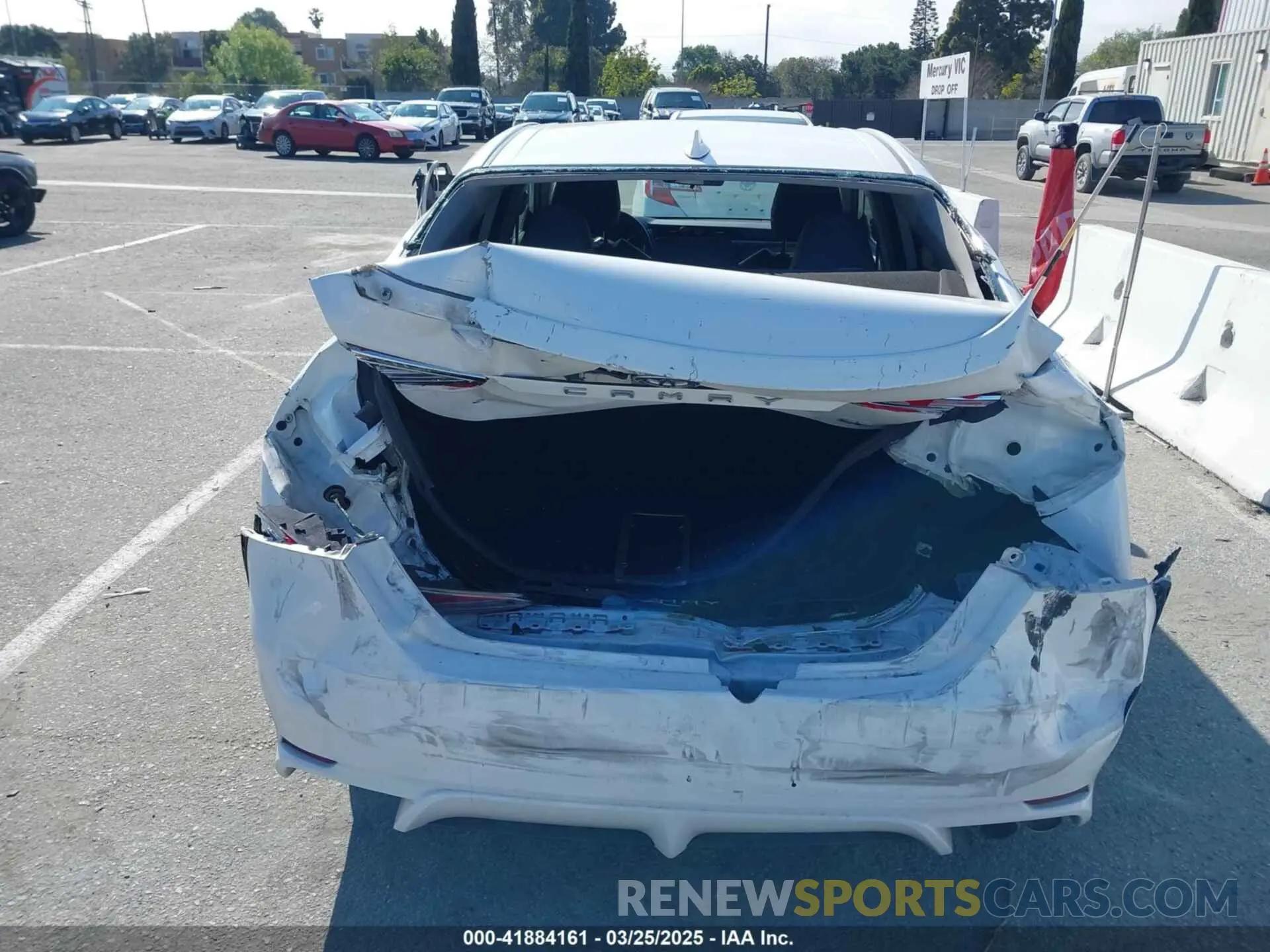 16 Photograph of a damaged car 4T1B11HK6KU684612 TOYOTA CAMRY 2019