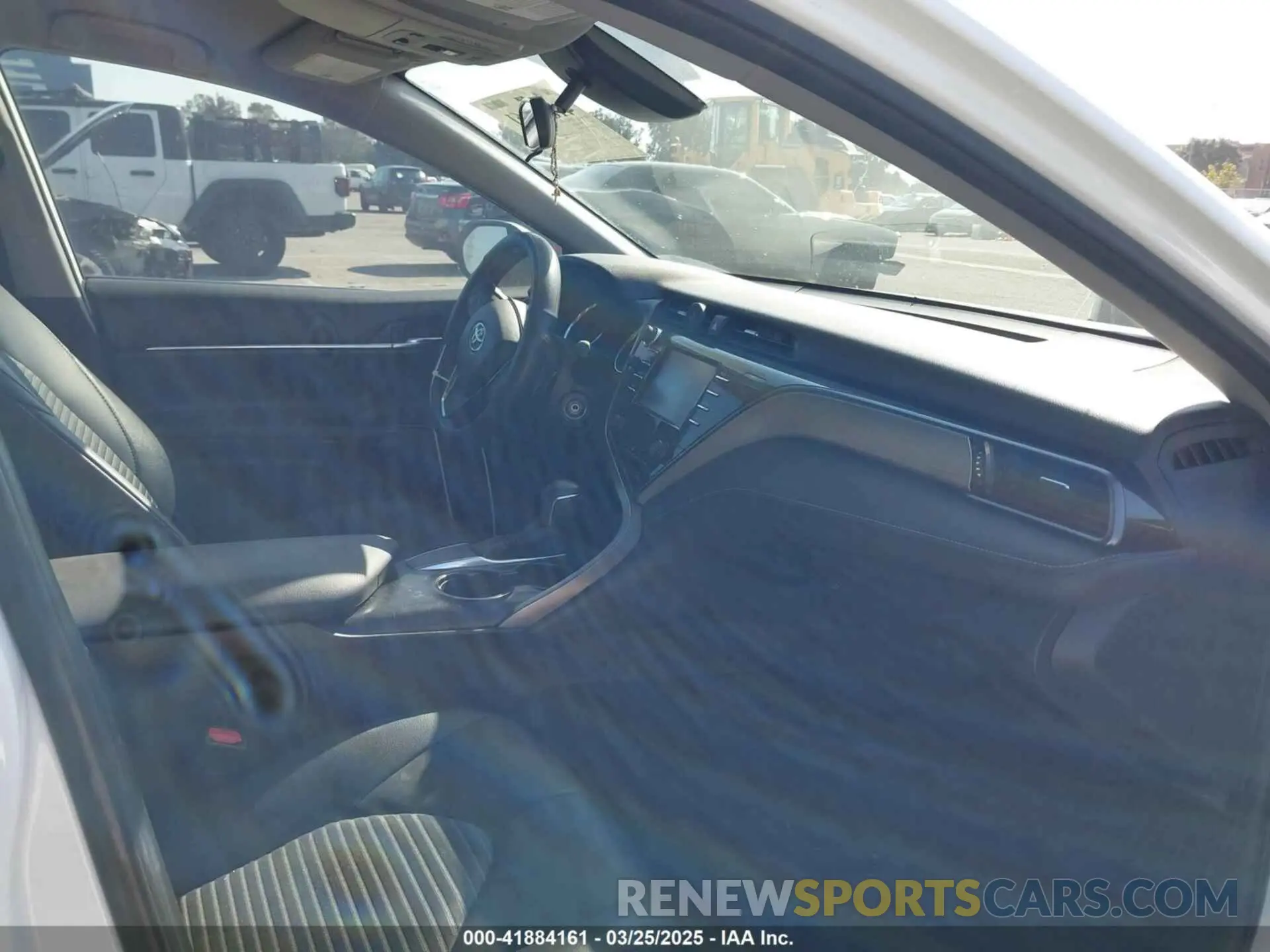 5 Photograph of a damaged car 4T1B11HK6KU684612 TOYOTA CAMRY 2019