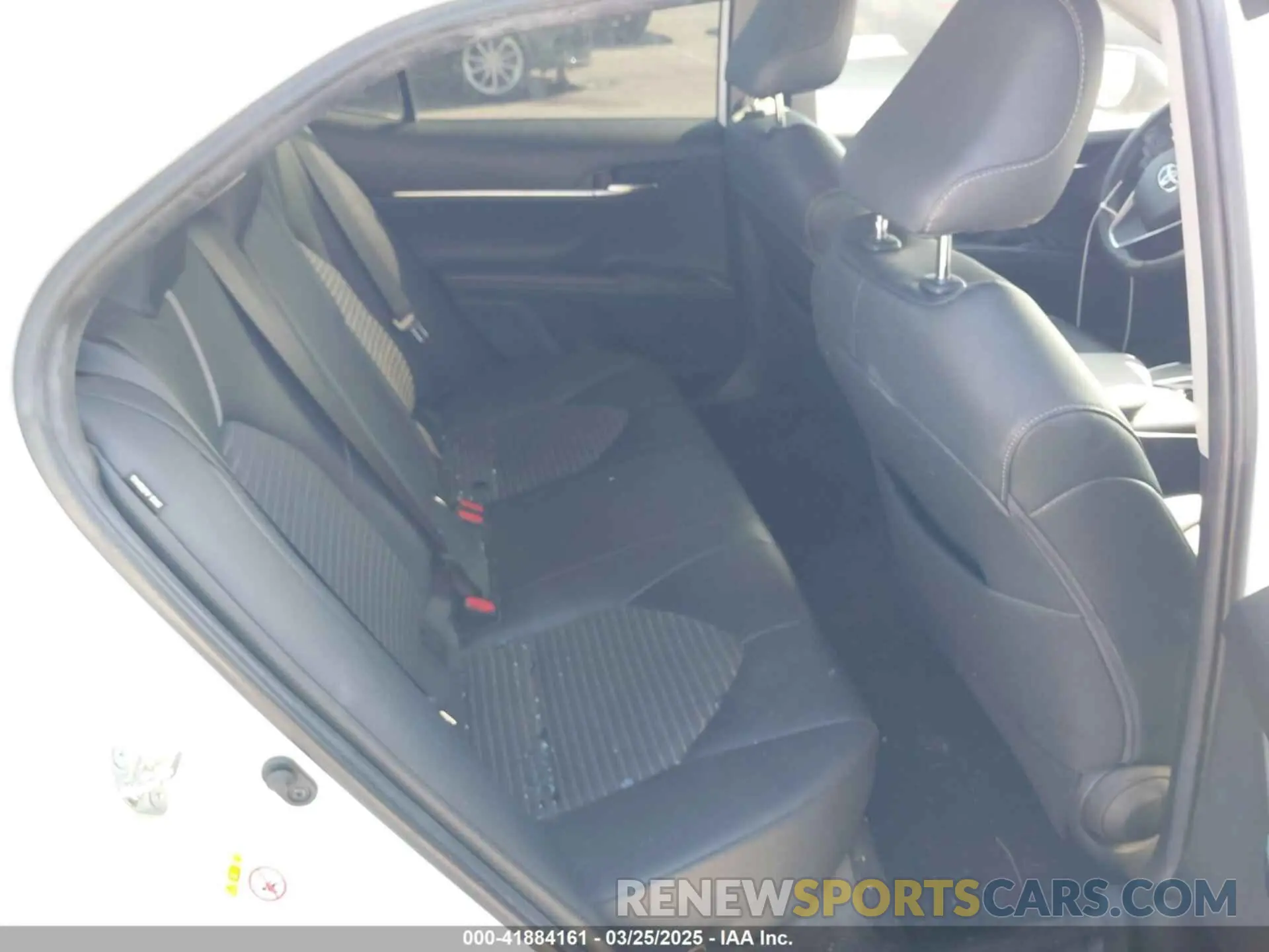 8 Photograph of a damaged car 4T1B11HK6KU684612 TOYOTA CAMRY 2019