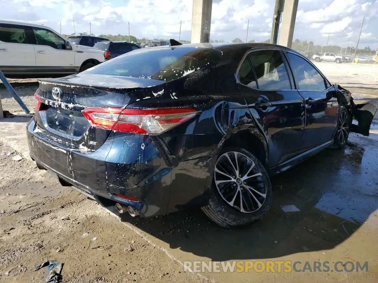 4 Photograph of a damaged car 4T1B11HK6KU688062 TOYOTA CAMRY 2019