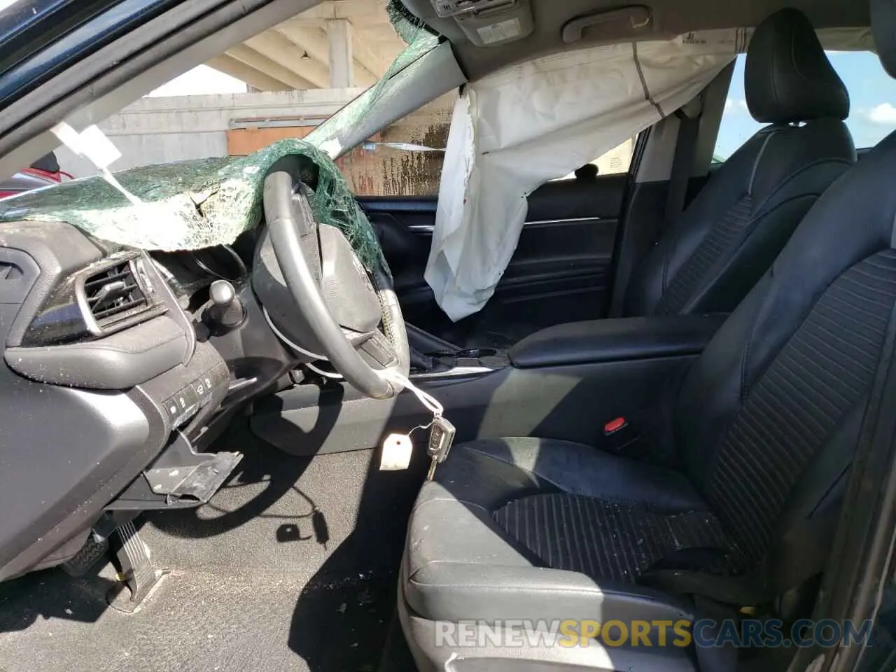 5 Photograph of a damaged car 4T1B11HK6KU688062 TOYOTA CAMRY 2019