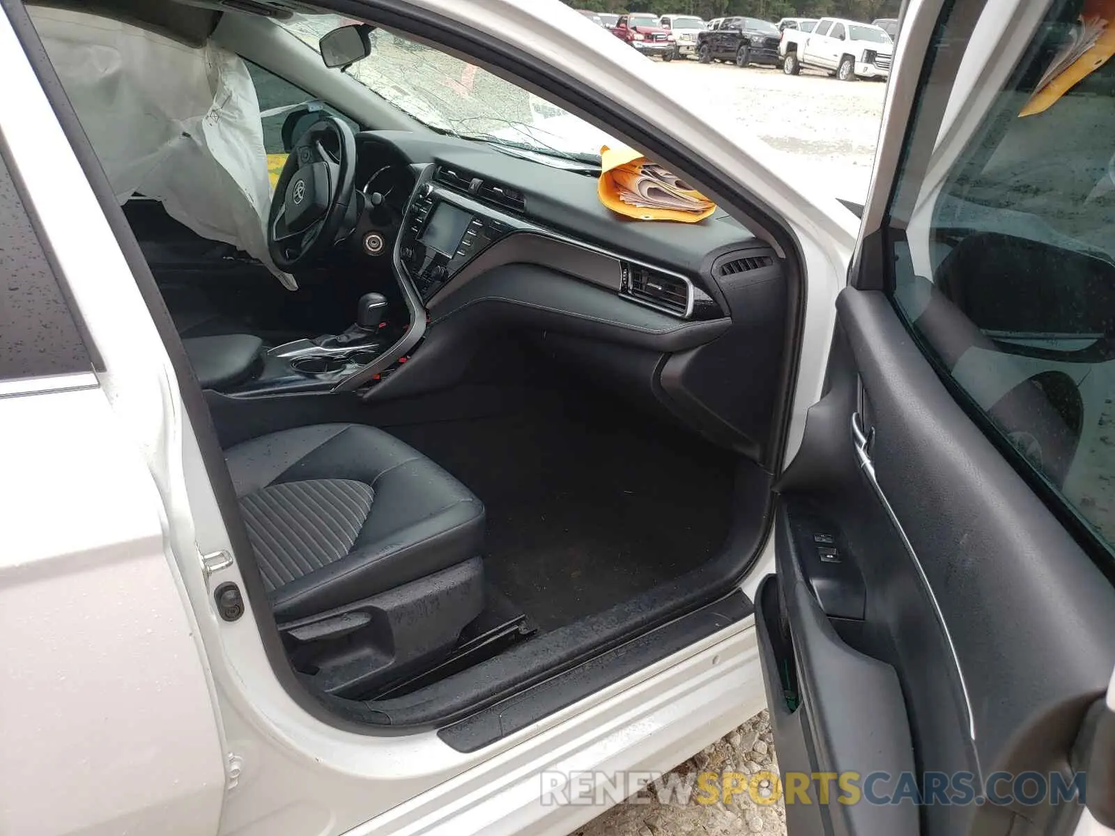 10 Photograph of a damaged car 4T1B11HK6KU688644 TOYOTA CAMRY 2019