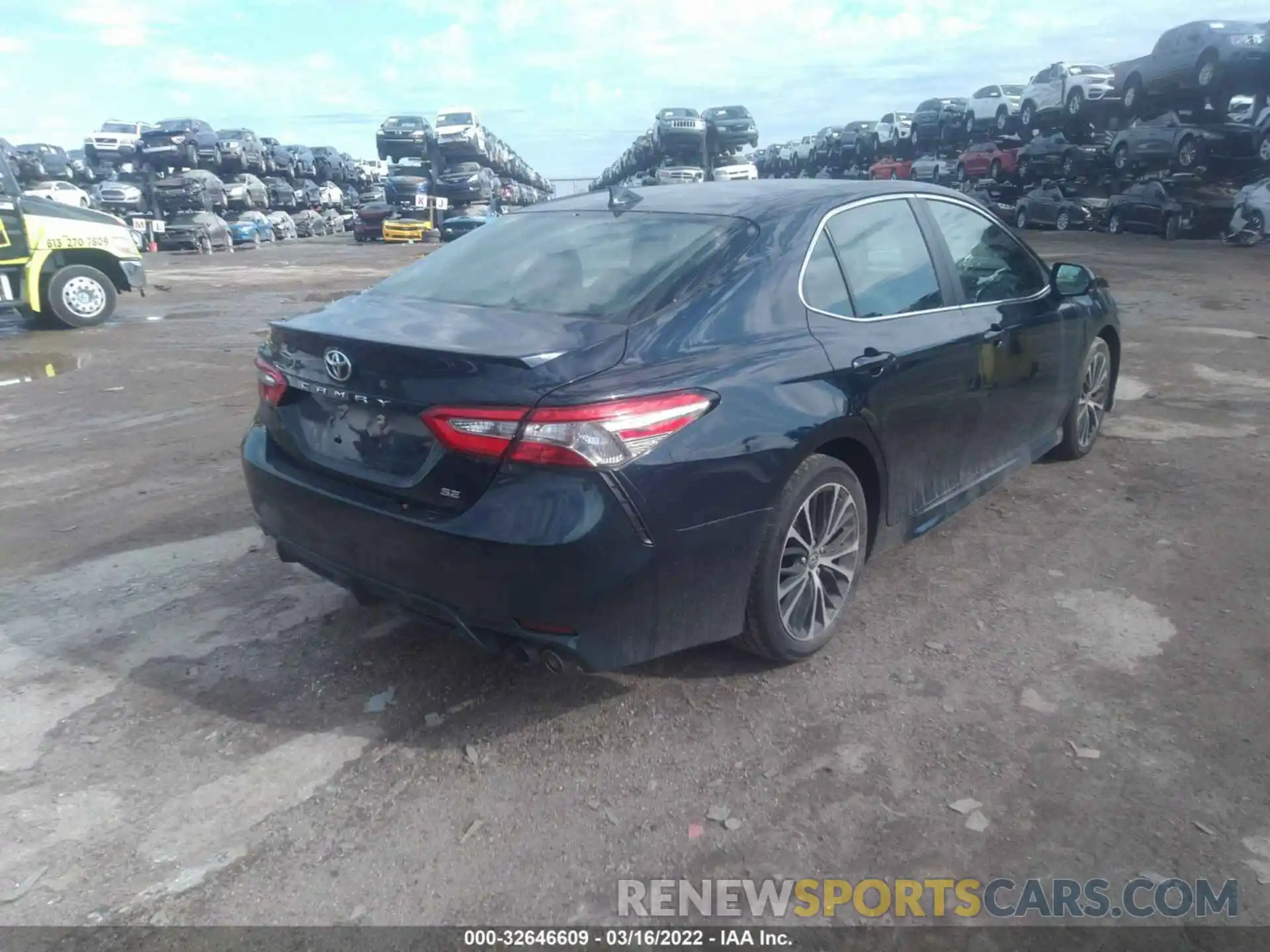 4 Photograph of a damaged car 4T1B11HK6KU690202 TOYOTA CAMRY 2019