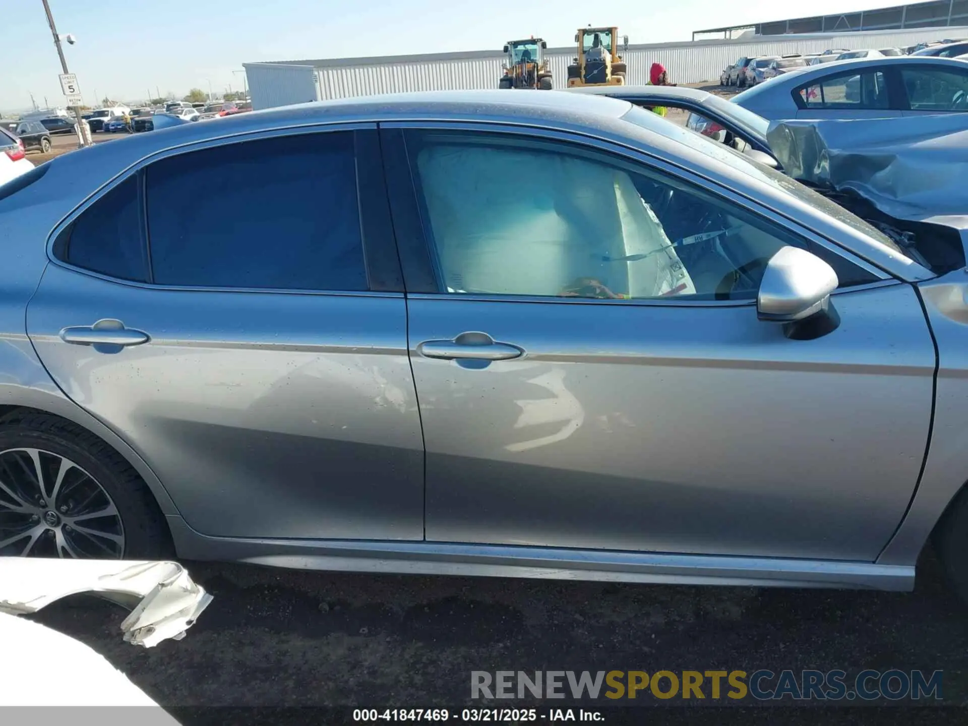 13 Photograph of a damaged car 4T1B11HK6KU692080 TOYOTA CAMRY 2019