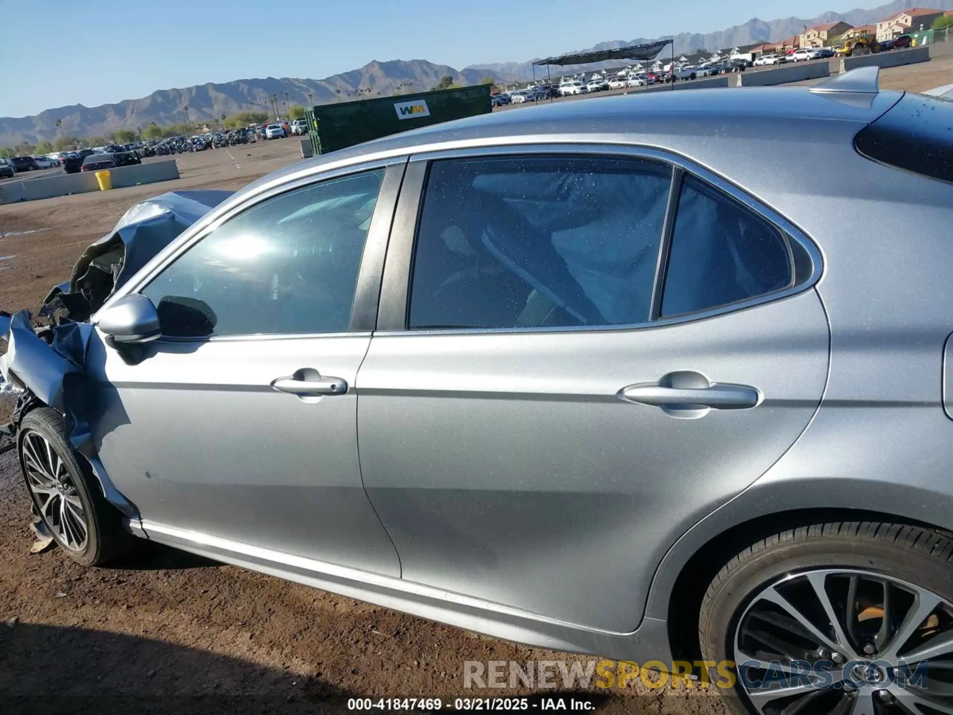 14 Photograph of a damaged car 4T1B11HK6KU692080 TOYOTA CAMRY 2019